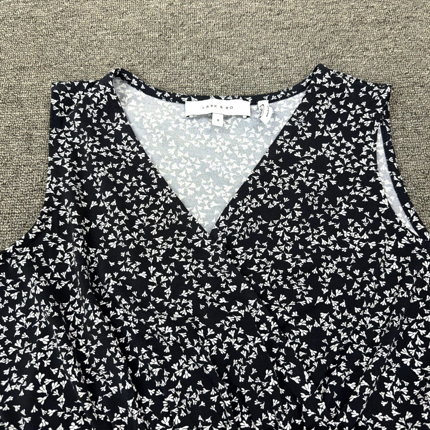 Vintage Lark & Ro Dress Womens 8 Black Floral Sleeveless V-Neck Fit & Flare Knee Length Womens Size M / US 6-8 / IT 42-44 - 2 Thumbnail
