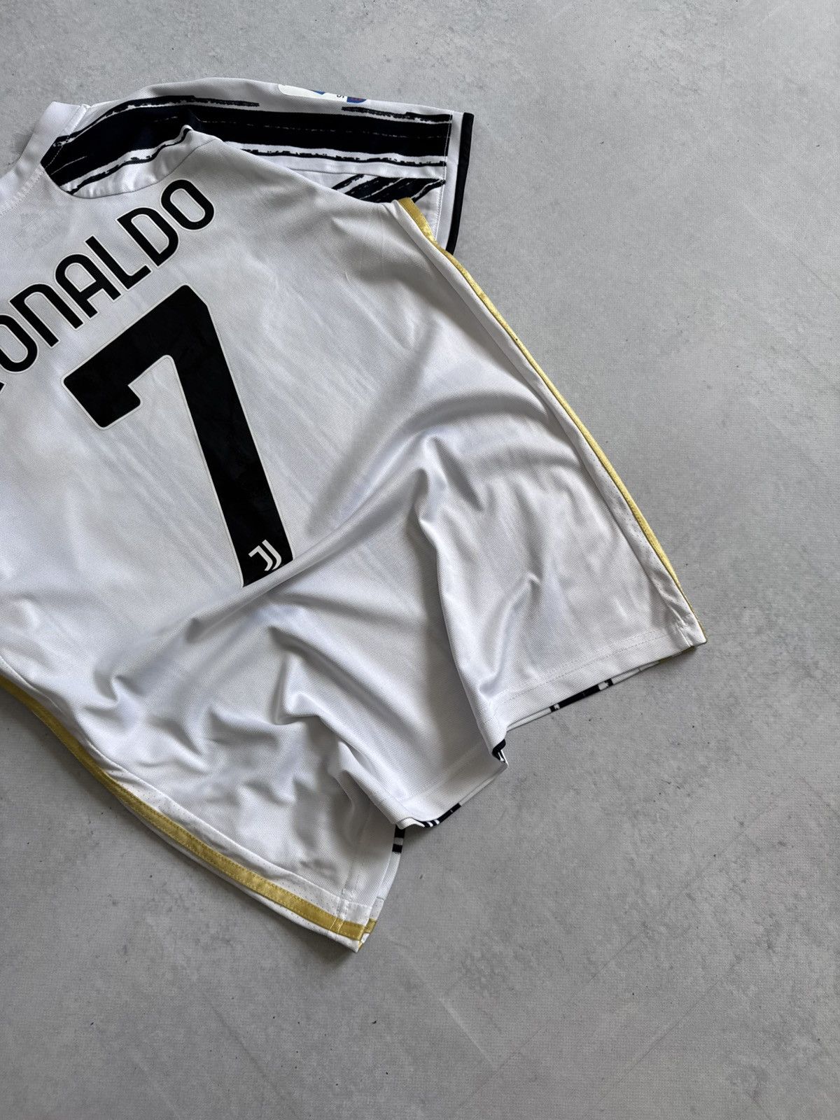Adidas Adidas Juventus Ronaldo 7 Jeep Unisex Y2K Soccer Jersey Size US S / EU 44-46 / 1 - 14 Thumbnail