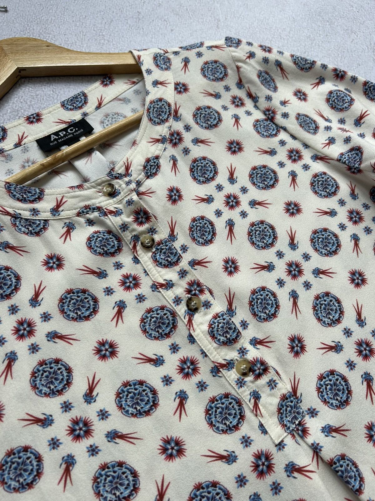 A.P.C. × Designer A.P.C. Premium women's flower drawings blouse size S Size S / US 4 / IT 40 - 6 Thumbnail
