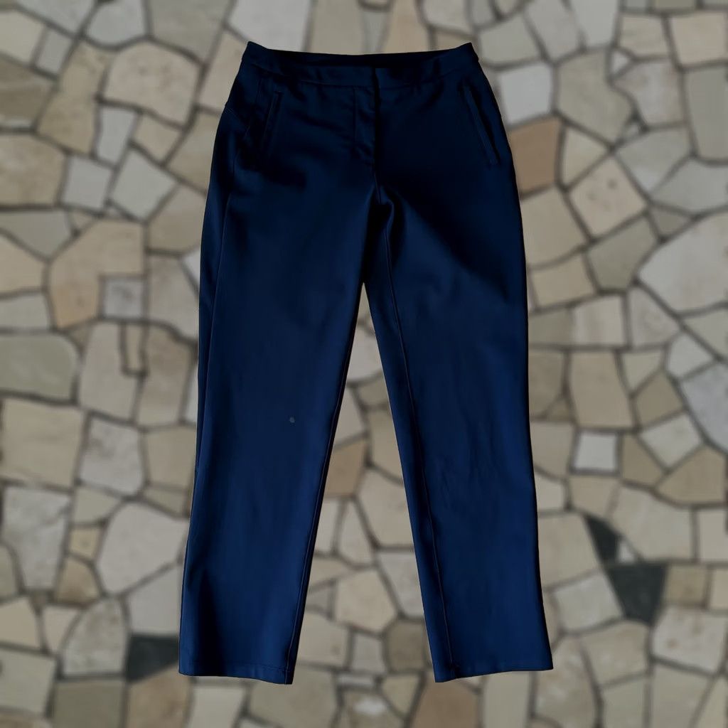 Lululemon VINTAGE Lululemon On The Move Blue Lightweight Pant Women 4 Chino Tapered Regular 28in 26in Inseam Pockets Size 27" / US 4 / IT 40 - 1 Thumbnail