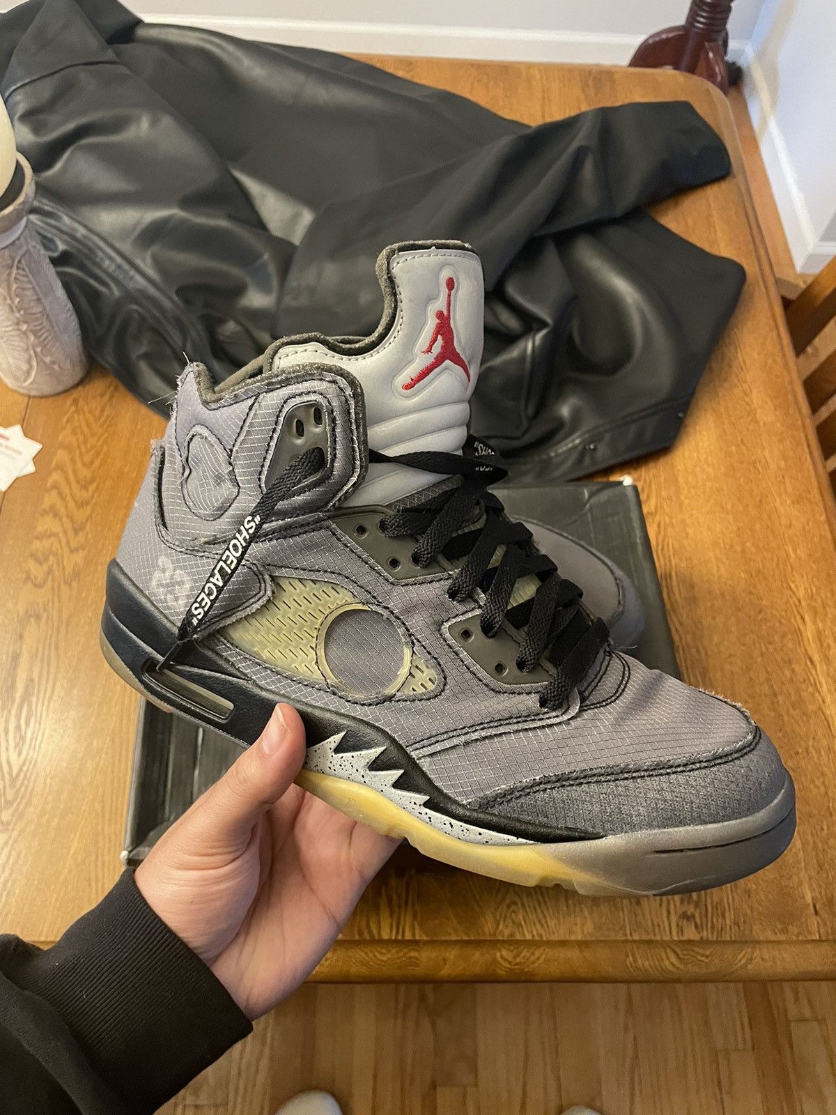 ua off white jordan 5