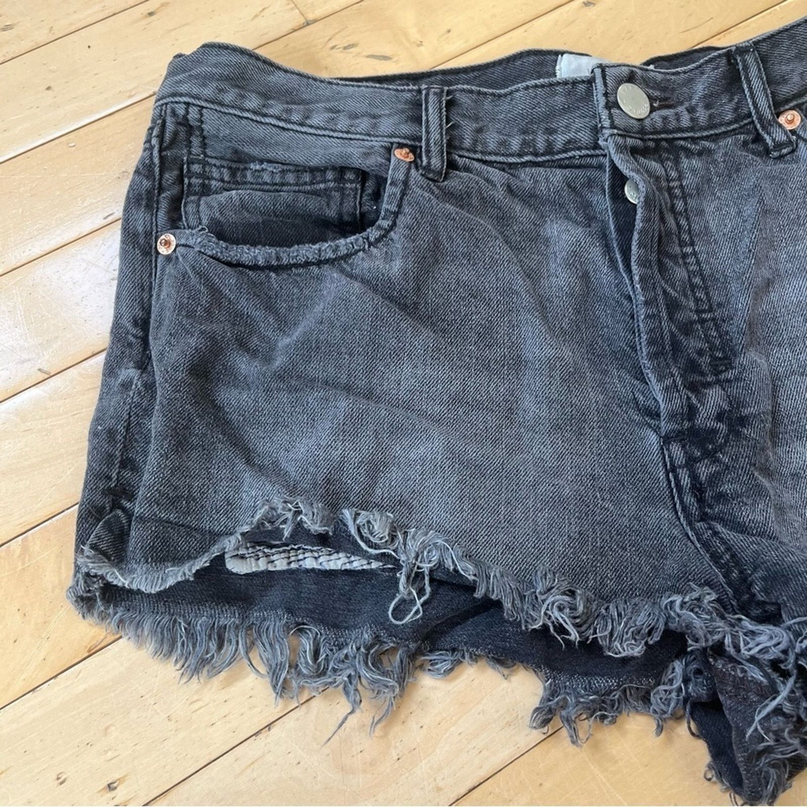 Other We The Free People Jean Shorts Low Waist Fray 2" Hem Size 30 Size 30" / US 8 / IT 44 - 2 Thumbnail