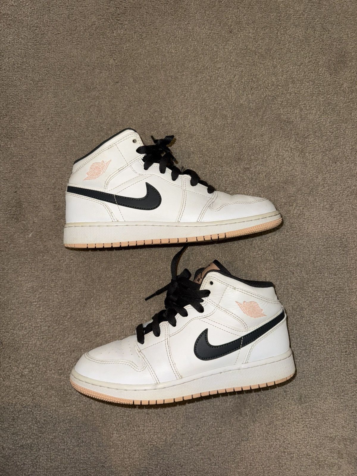 Nike Nike Air Jordan 1 Mid GS “White Artic Orange” Size US 6 / IT 36 - 1 Thumbnail