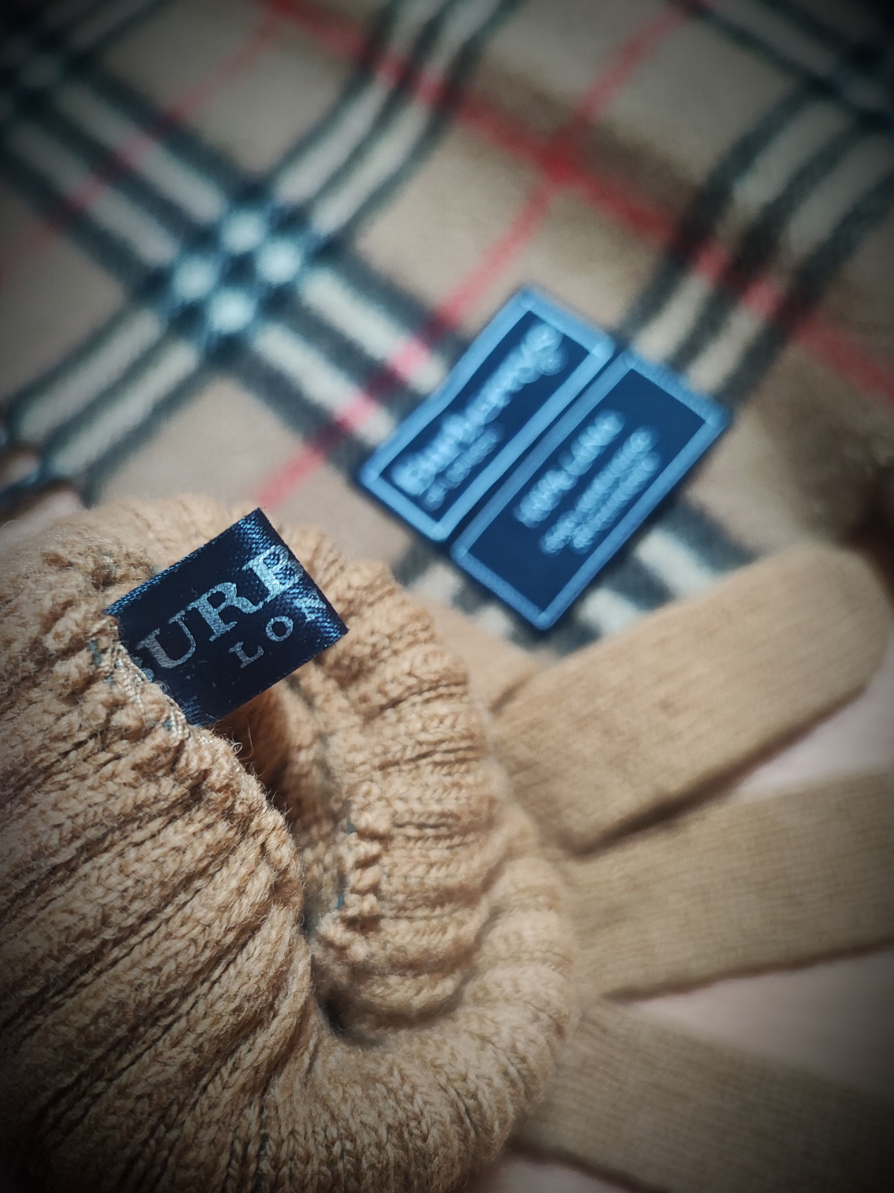 Burberry 🔥 Burberry Scarf Plus Gloves 100% Wool Adult size🔥 Size ONE SIZE - 2 Thumbnail