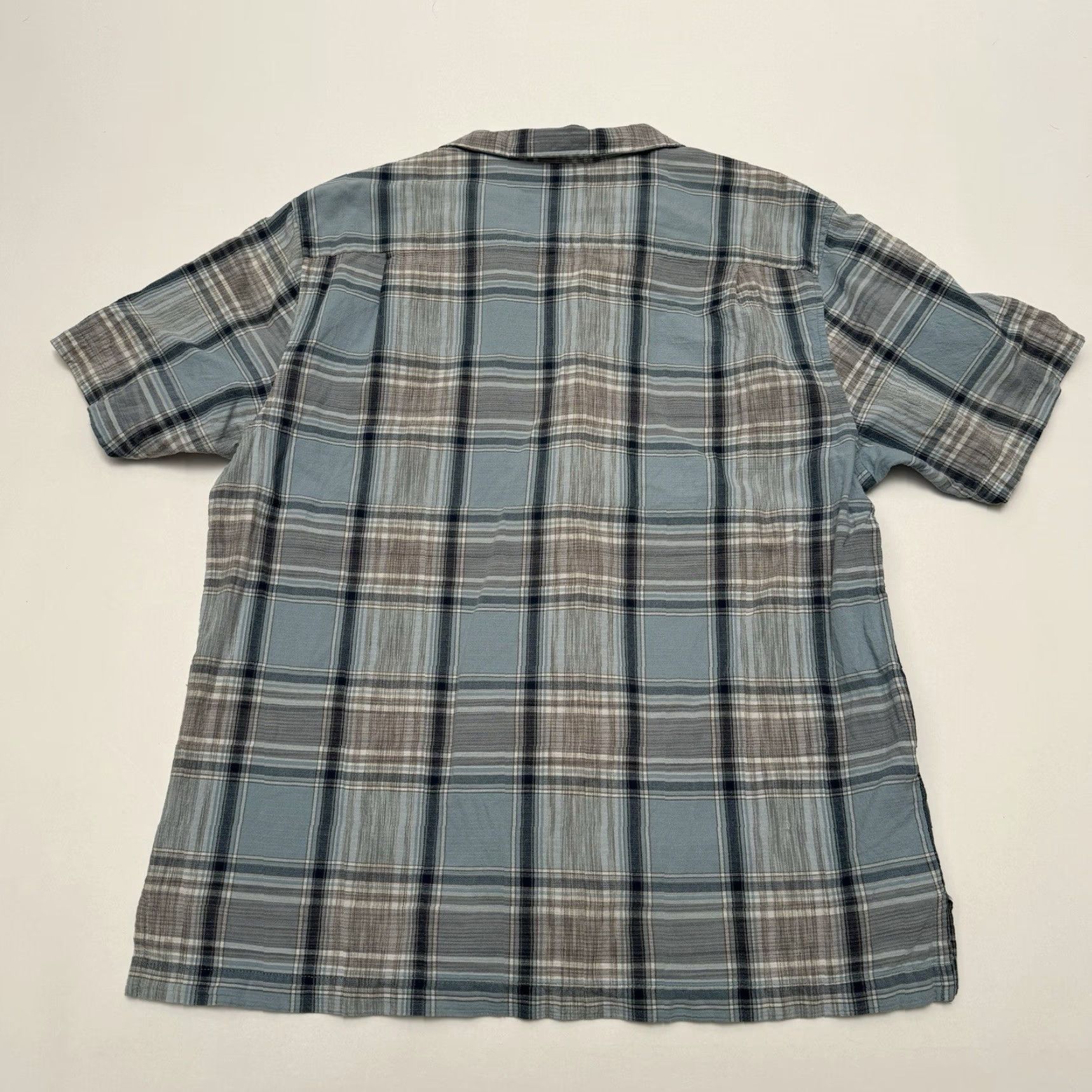 Tommy Bahama VINTAGE Tommy Bahama Mens L Silk Blend Blue Plaid Hawaiian Casual Button Up Shirt - Short Sleeve, Collared, 1 Day Handling, Bahamas, Relaxed Fit, Men Size US L / EU 52-54 / 3 - 6 Thumbnail
