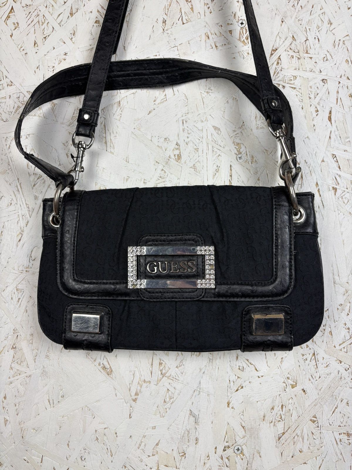 Guess Guess Vintage Y2K Crossbody Shoulder Bag Black Monogram 00s Size ONE SIZE - 1 Thumbnail