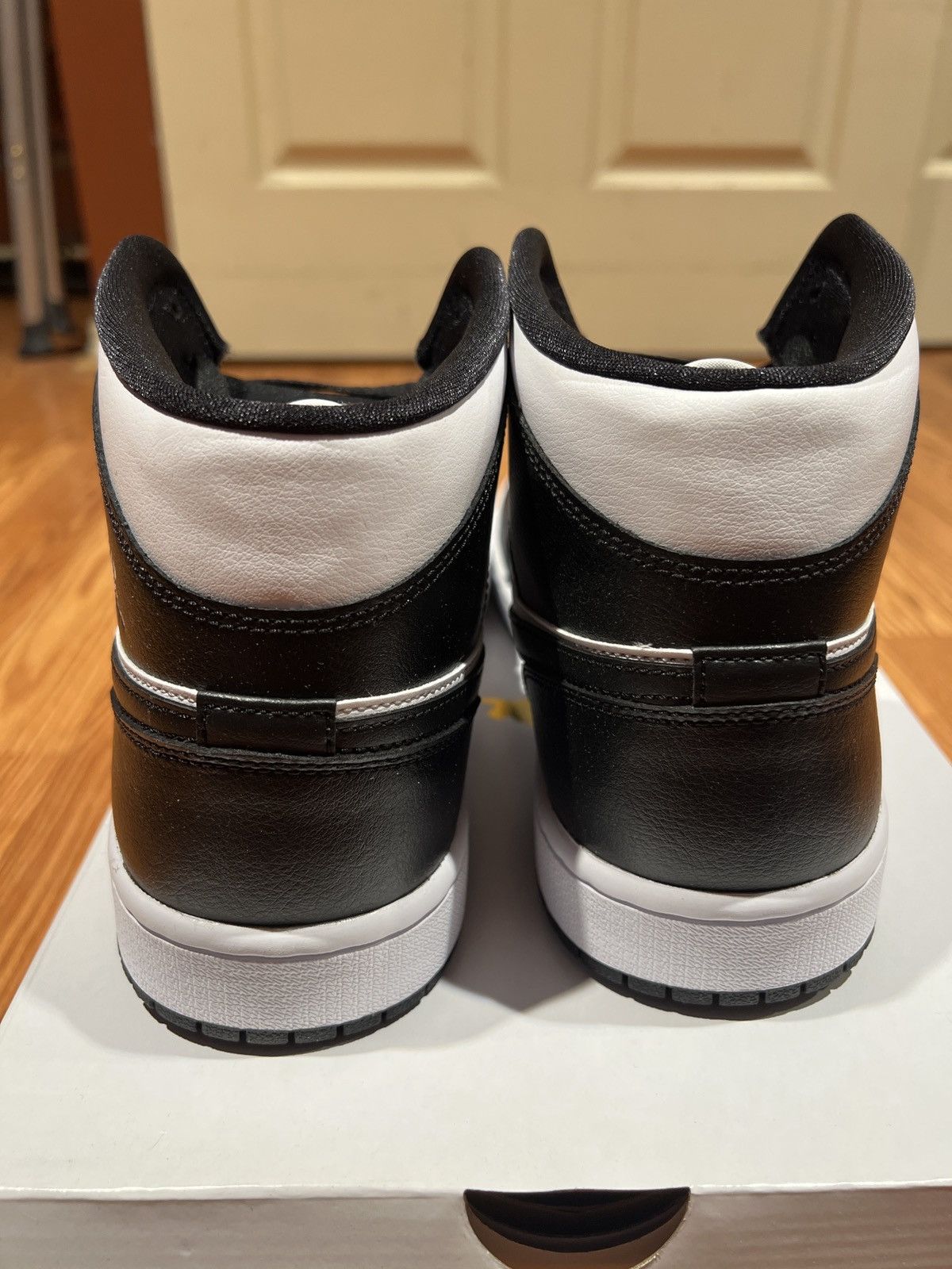 WMNS Air Jordan 1 Mid - “Panda”