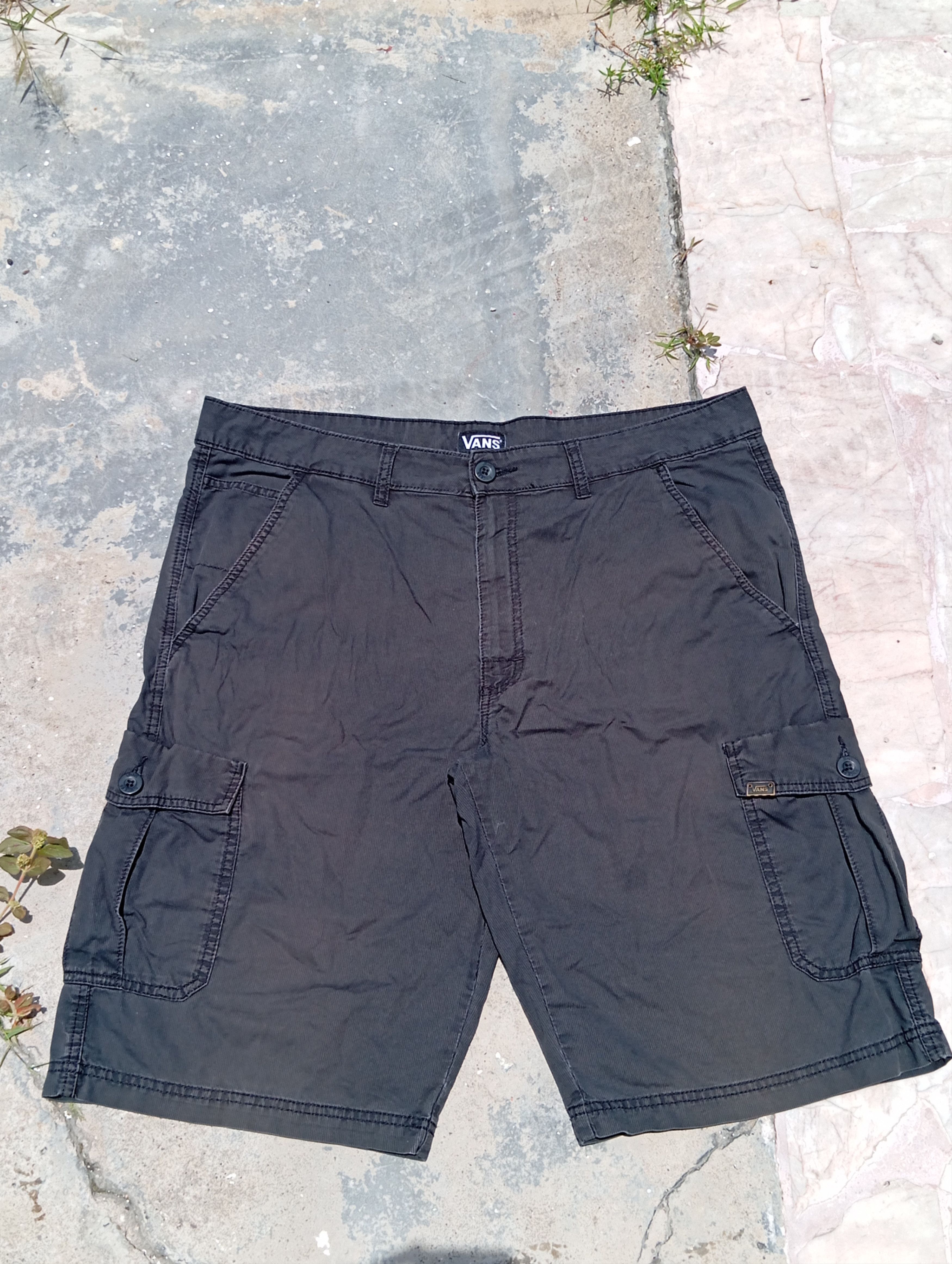 Vans Vans of the wall beautiful shorts Size US 38 / EU 54 - 1 Thumbnail