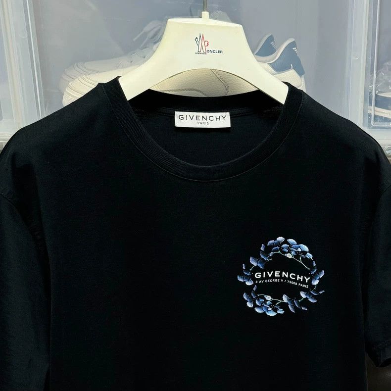 Givenchy Givenchy Men's Floral Print Short Sleeve T-Shirt Size US S / EU 44-46 / 1 - 2 Thumbnail