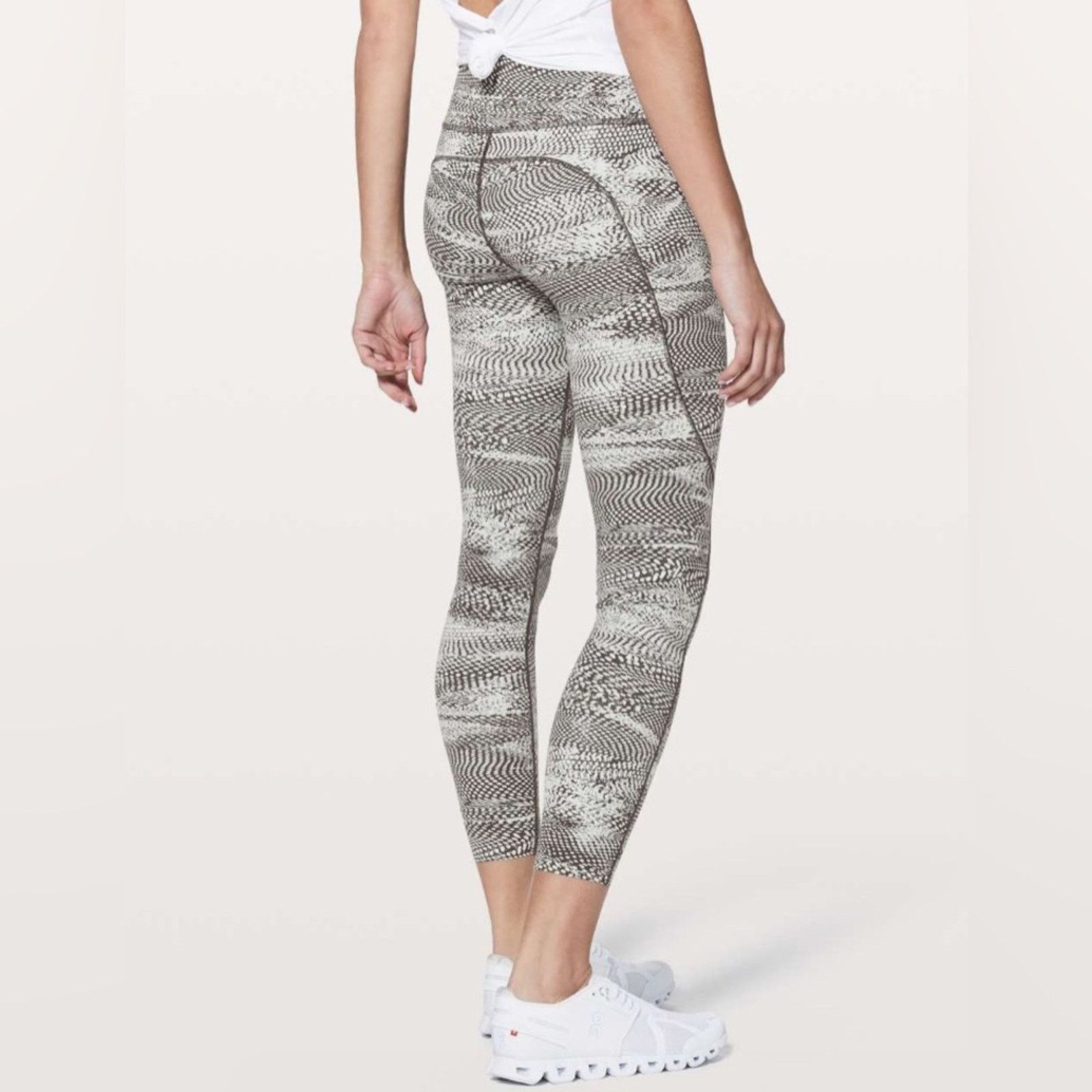 Lululemon Lululemon Fast & Free 7/8 Tight II *Nulux 25" Sz 8 Size 30" / US 8 / IT 44 - 2 Thumbnail