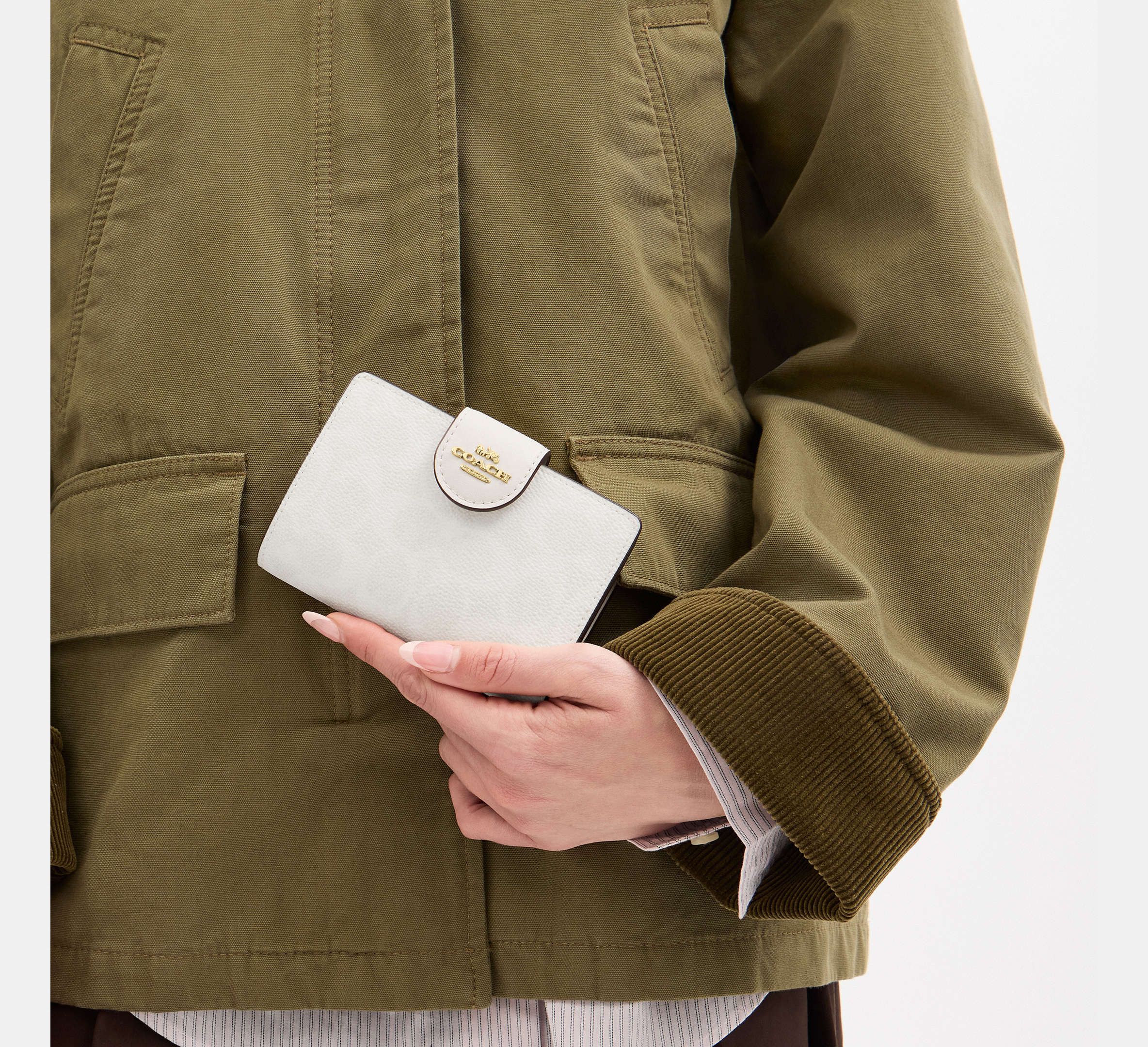 Coach Medium Corner Zip Wallet In Signature Canvas CW786 Size ONE SIZE - 8 Thumbnail