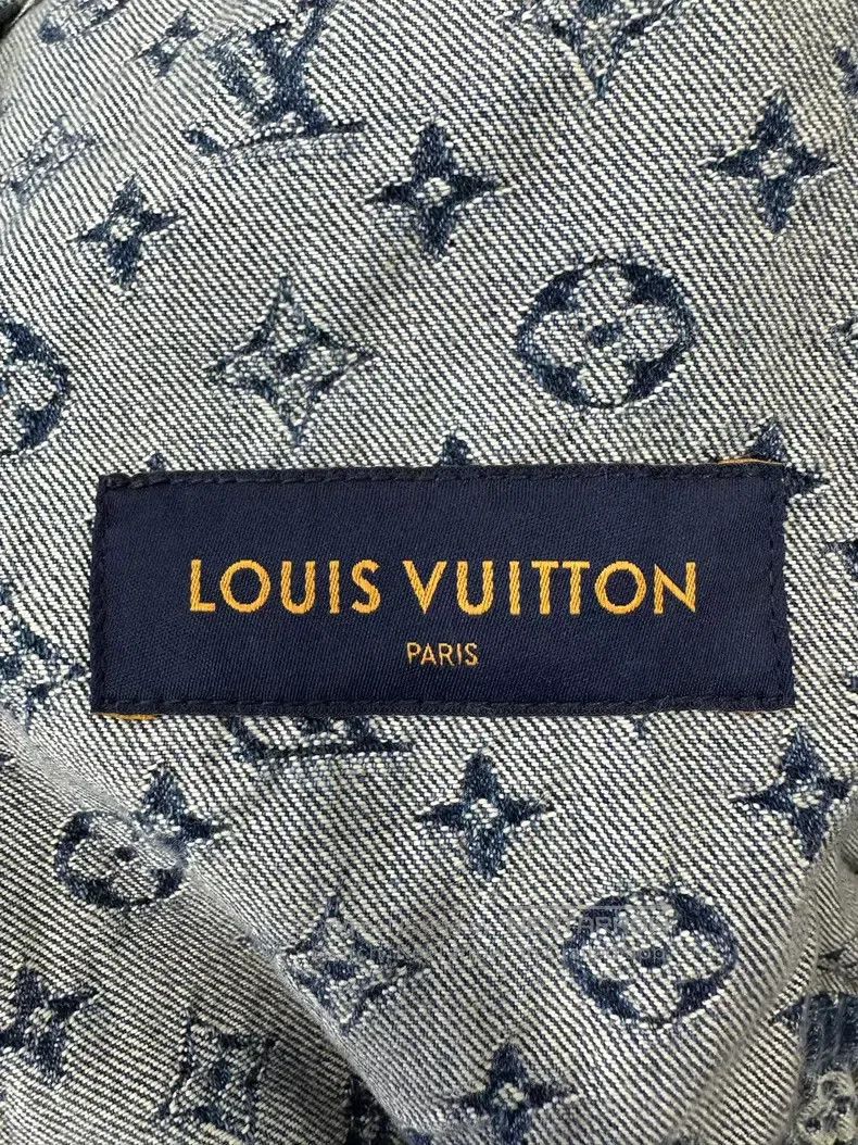 Louis Vuitton Louis Vuitton Blue print full print structural panel zip-u Size US M / EU 48-50 / 2 - 3 Thumbnail