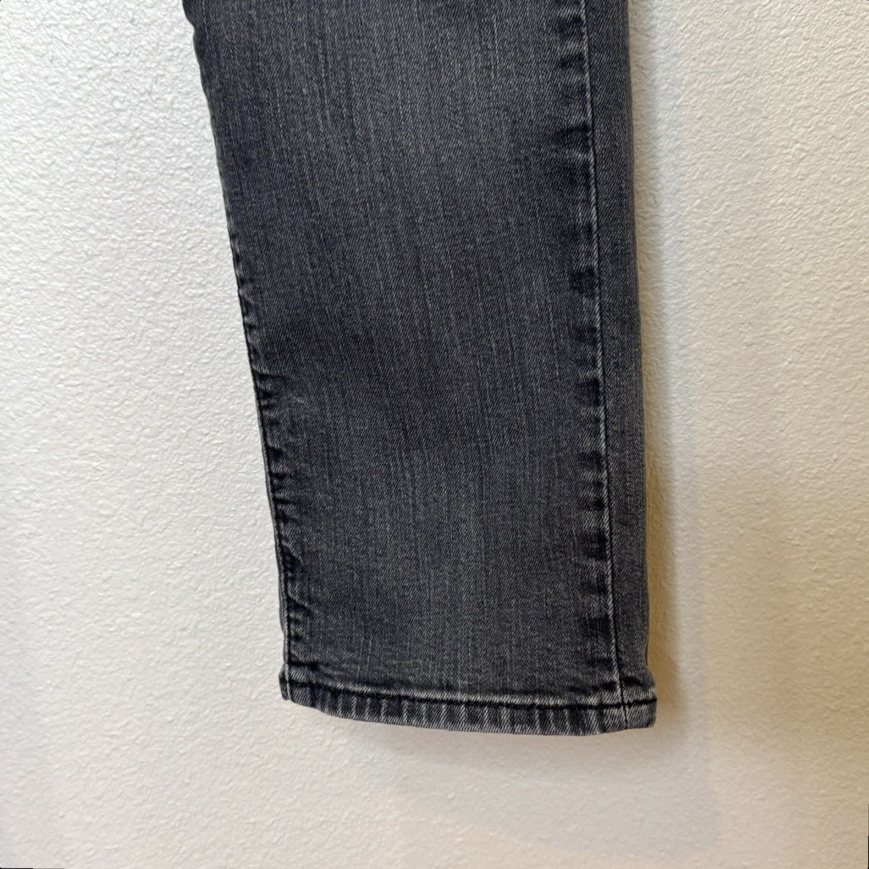 Abercrombie & Fitch Abercrombie & Fitch Langdon Slim Jeans Mens Size 30 x 32 Dark Gray Cotton Blend Denim Slim Jeans Mens Regular 30 Inseam 32 Gray Size US 30 / EU 46 - 4 Thumbnail
