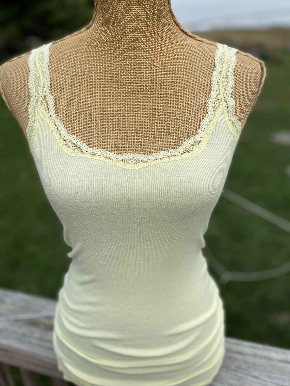 American Eagle Outfitters Vintage 07 American Eagle Tank Top Yellow Lace Trim Small Size S / US 4 / IT 40 - 8 Thumbnail