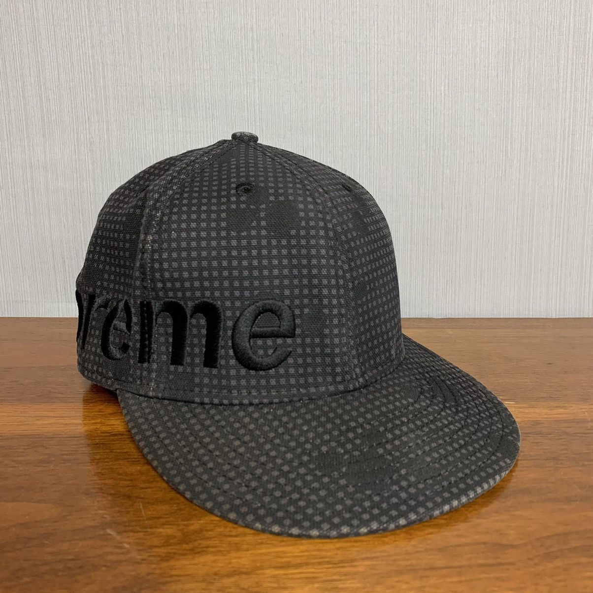New Era × Supreme Supreme Grid Camo Side Logo Fitted Hat 2007 Size ONE SIZE - 1 Thumbnail