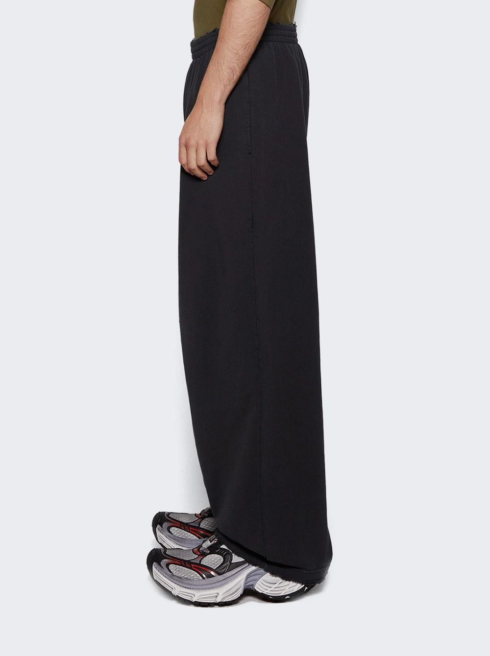 Balenciaga o1w1db10226 Baggy Sweatpants & Joggers in Black Size US 30 / EU 46 - 4 Thumbnail