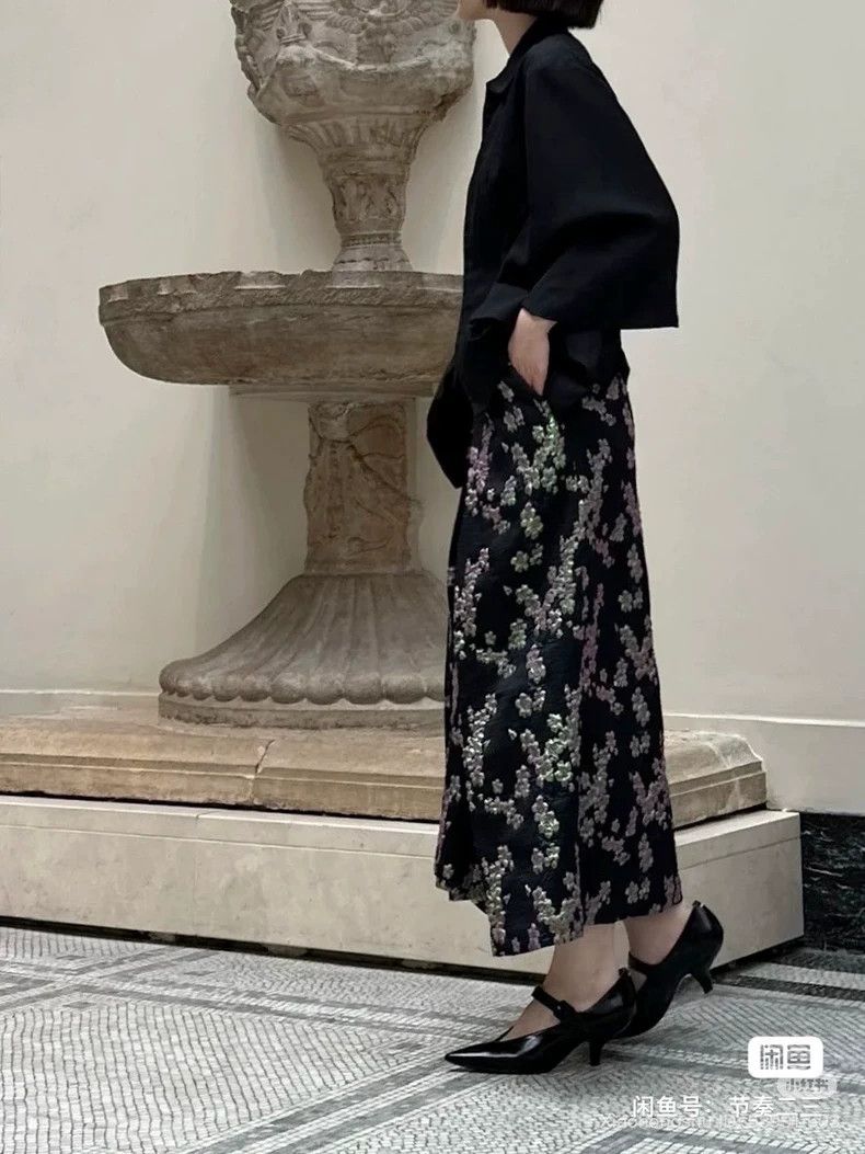 Dries Van Noten Dries Van Noten size:36 Black polarized jacquard skirt Size 34" / US 12 / IT 48 - 2 Thumbnail