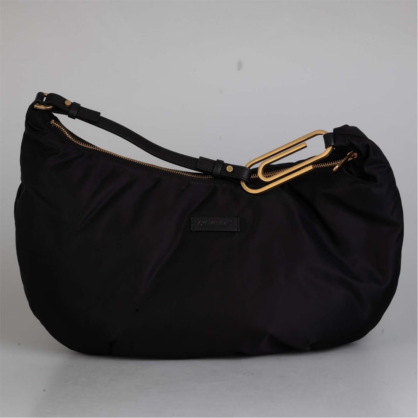 o1g2r1mq0225 Size: OS / Paperclip Hobo Nylon Bag in Black