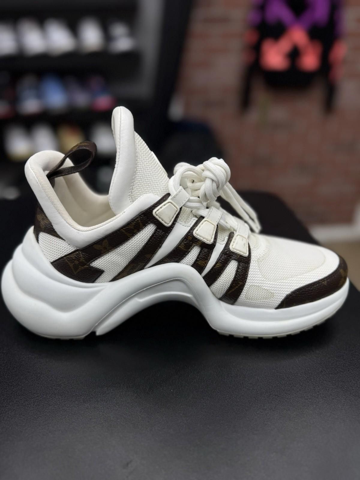 Louis Vuitton Louis Vuitton Archlight Trainer Monogram White 39.5LV/9.5US Size US 9.5 / IT 39.5 - 4 Thumbnail