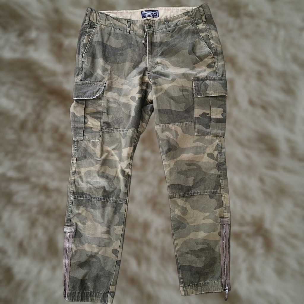 AMO VINTAGE Abercrombie & Fitch Paratrooper Camo Cargo Pants Rip Stop Zip Leg Men 34x32 Size US 34 / EU 50 - 1 Thumbnail