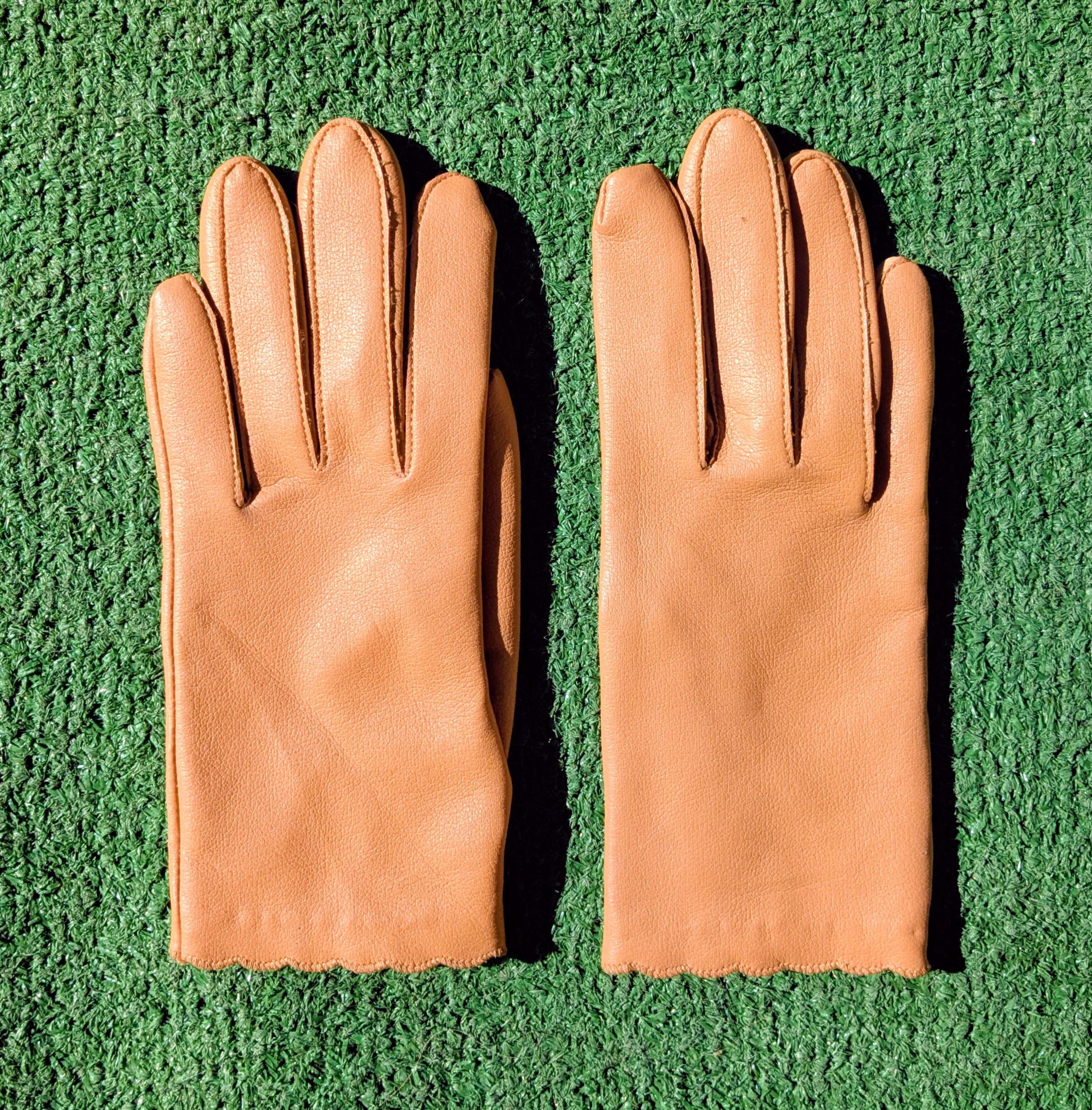 Other 1960's Caramel Vintage PINHOLES Petite Faux Leather Gloves Size ONE SIZE - 2 Thumbnail