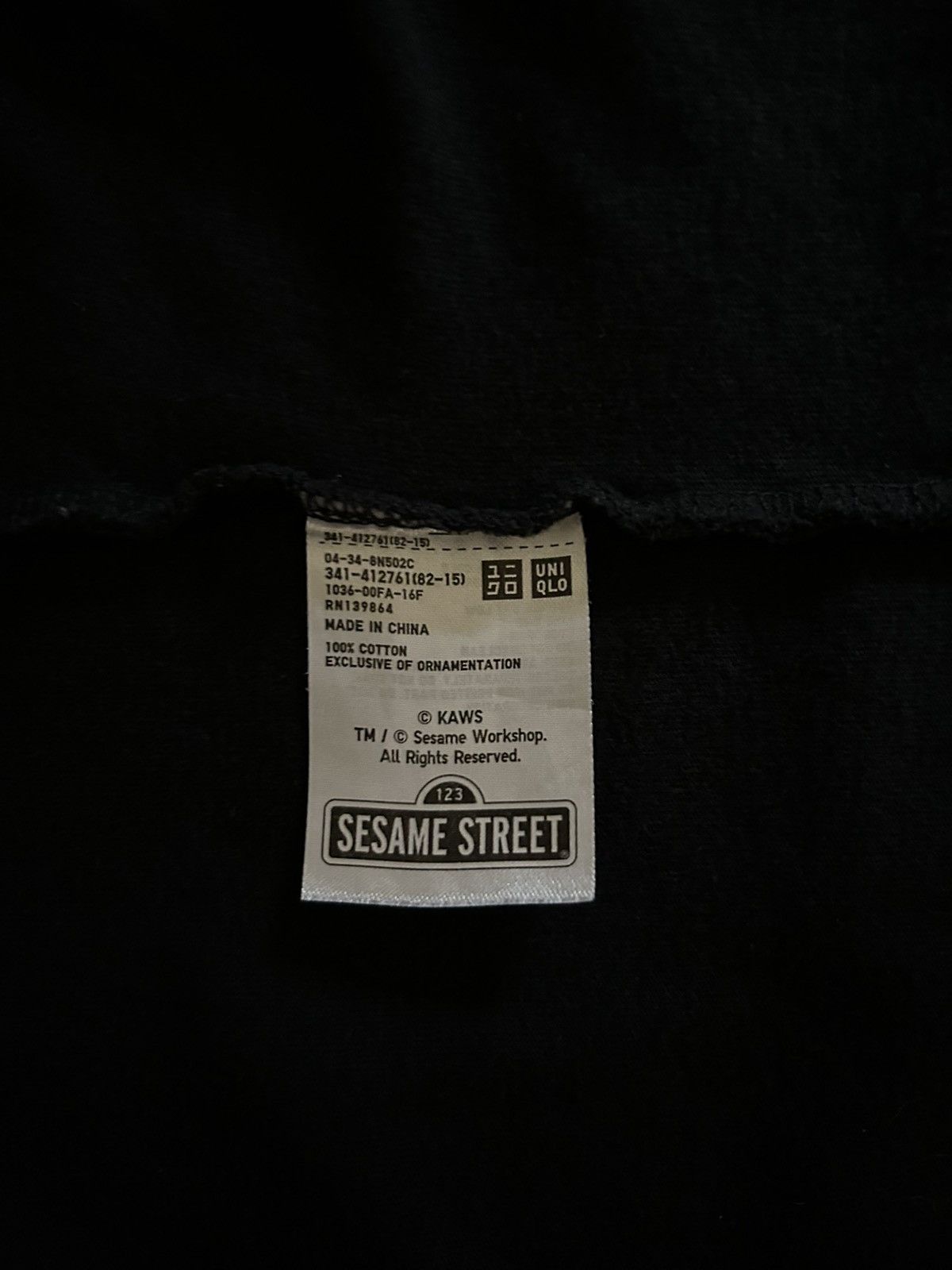 Kaws × Uniqlo Kaws Uniqlo Sesame Street Count Dracula shirt Size US M / EU 48-50 / 2 - 9 Thumbnail