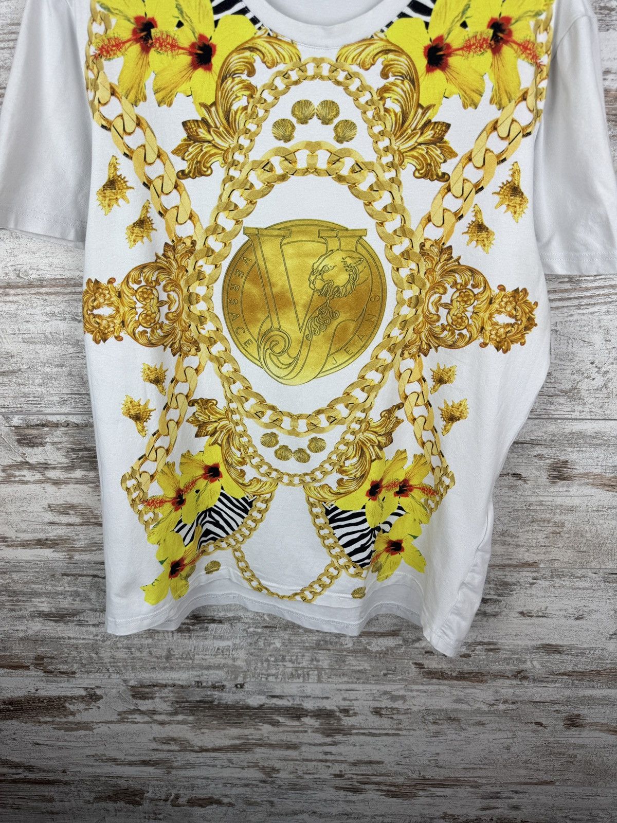 Versace Mens Vintage Versace medusa T-shirt luxury tee big logo rare Size US L / EU 52-54 / 3 - 5 Thumbnail