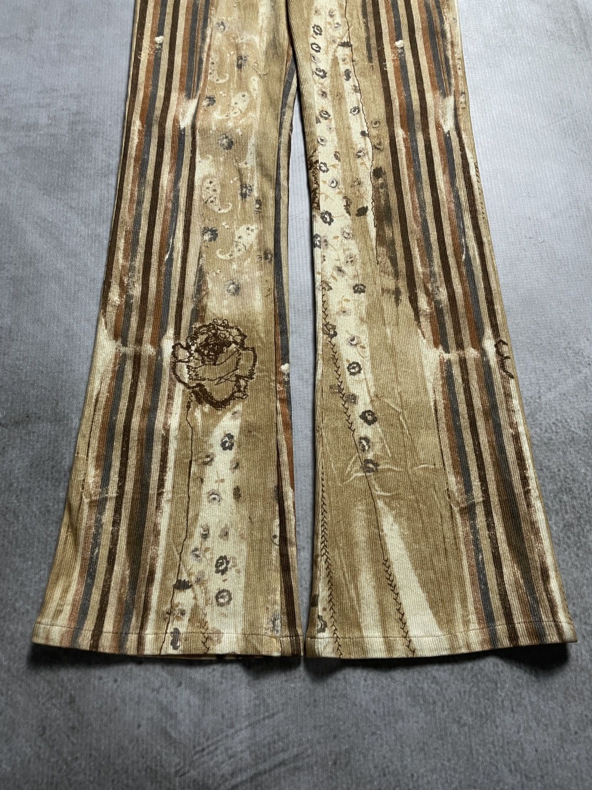 United Colors Of Benetton United Color Of Benetton - Fantasy Floral Flared Trousers Size 26" / US 2 / IT 38 - 3 Thumbnail