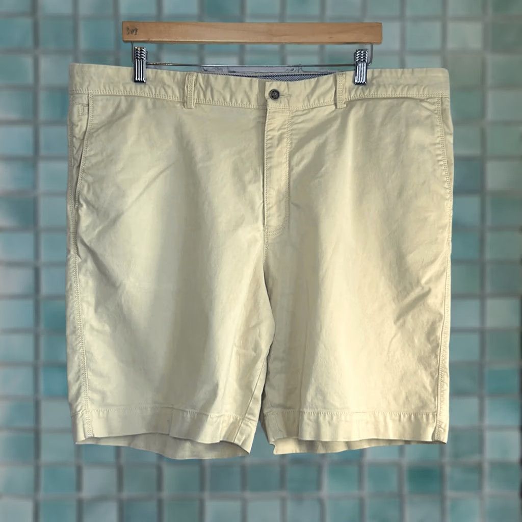 Tommy Bahama Tommy Bahama Relax Mens Pale Yellow Bermuda Shorts Size 42 Size US 42 / EU 58 - 1 Thumbnail