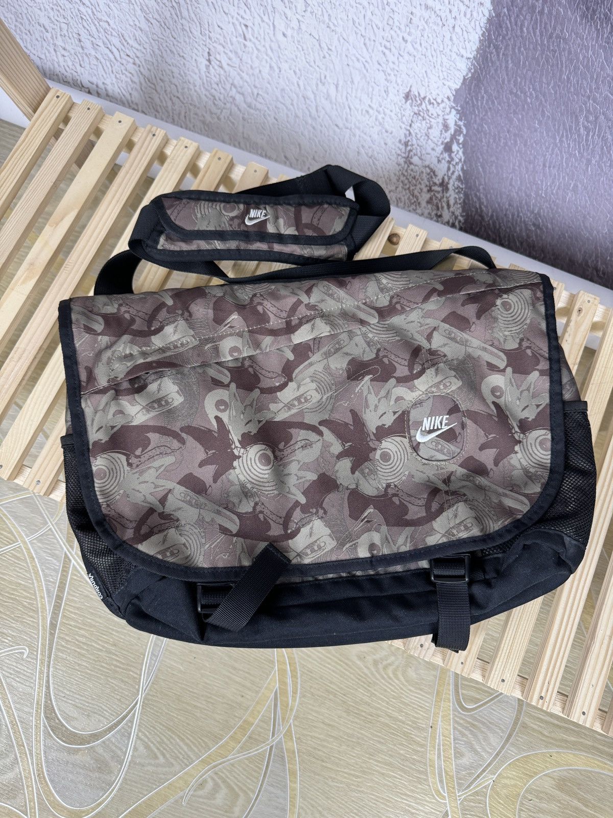 Nike Vintage Nike Messenger Bag Cordura Shoulder Y2K Style Size ONE SIZE - 3 Thumbnail