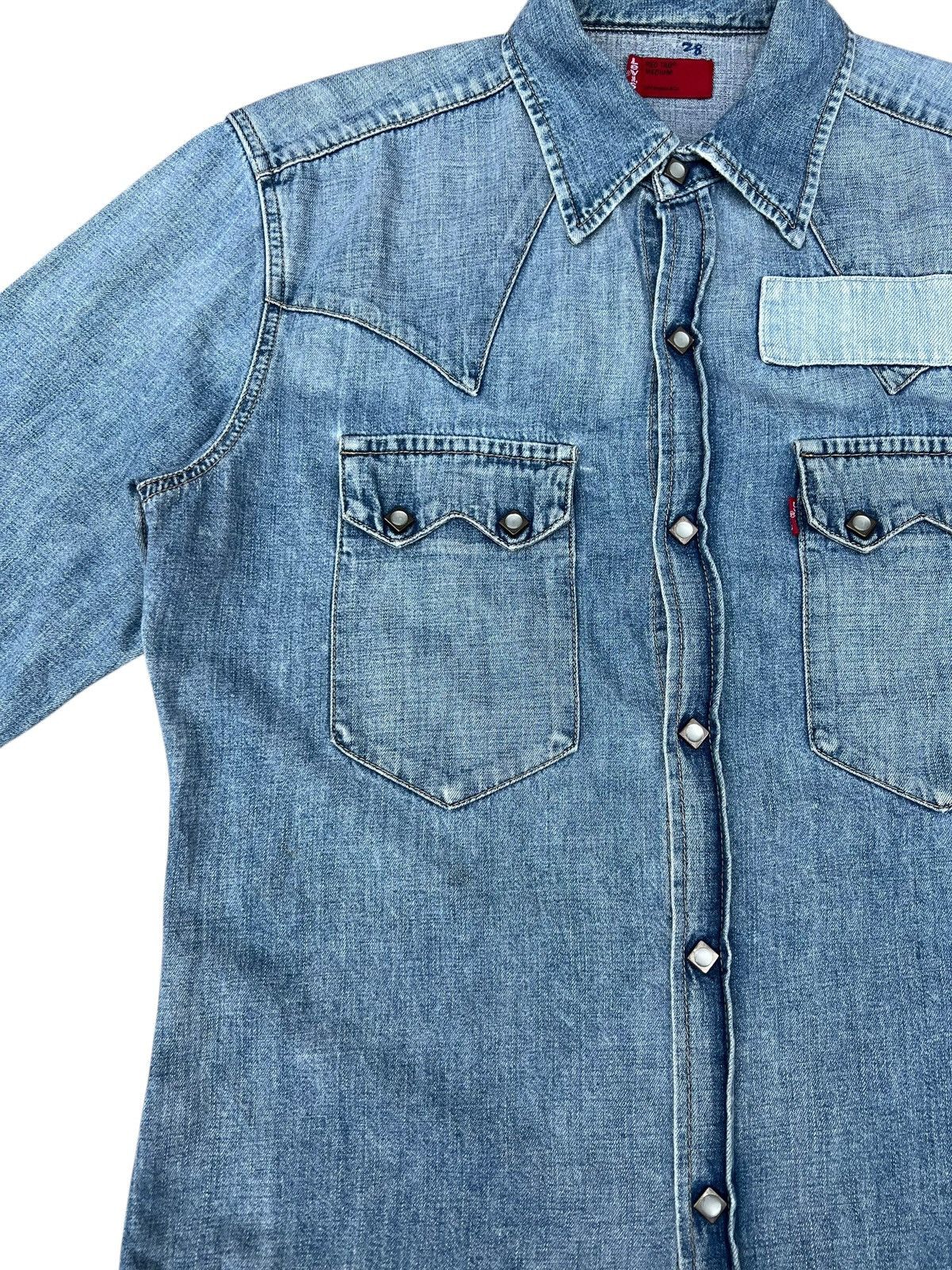 Levi's VTG 2002 Levi’s Red Tab Distressed Fade Denim Western Shirt Size US M / EU 48-50 / 2 - 7 Thumbnail
