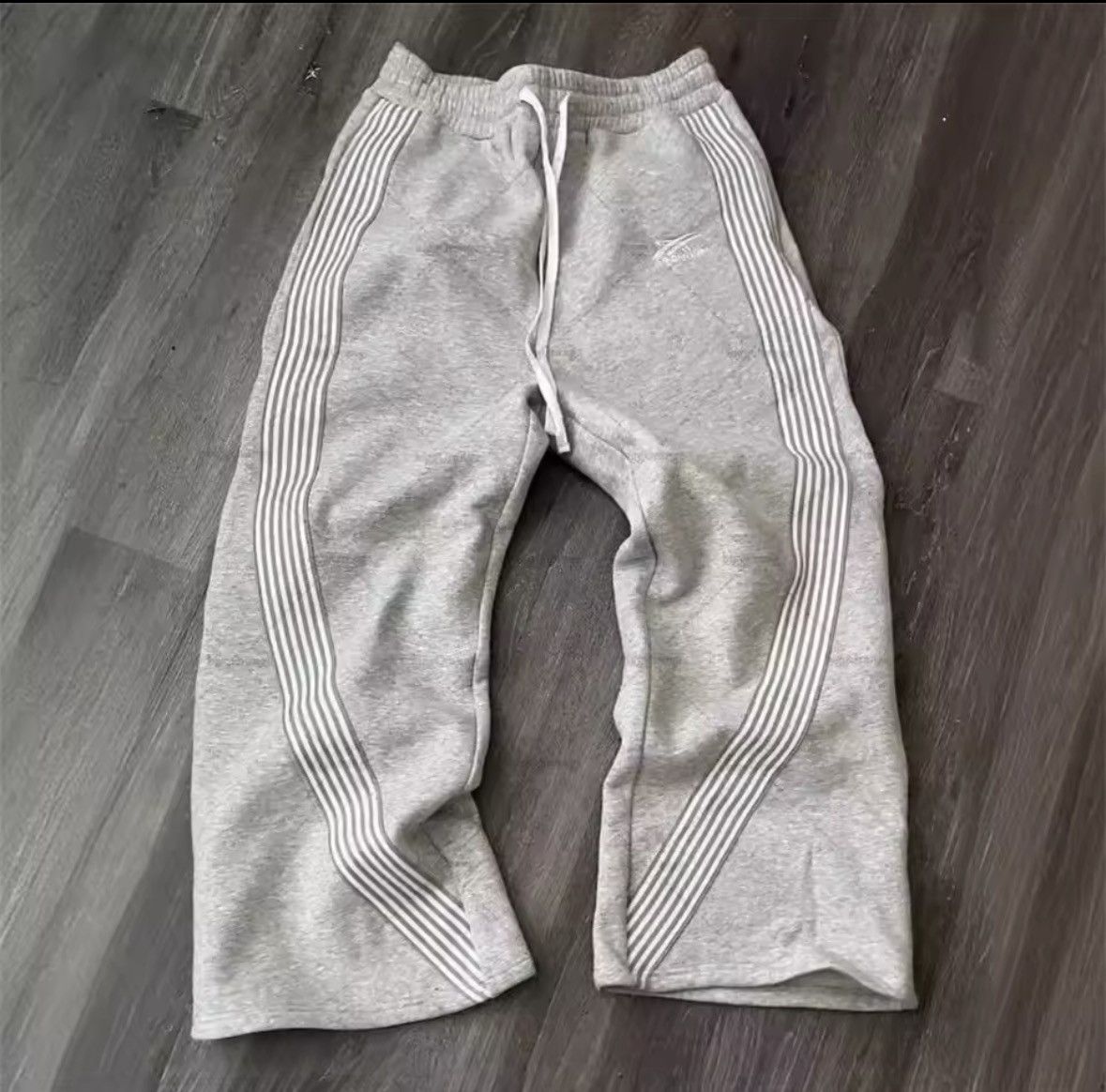 Reebok Grey reebok sweats Size US 43 - 2 Thumbnail