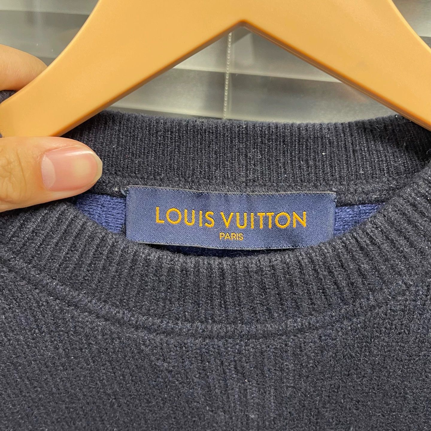 Louis Vuitton LV back allover logo knit cashmere sweater m 99 new Size US M / EU 48-50 / 2 - 3 Thumbnail
