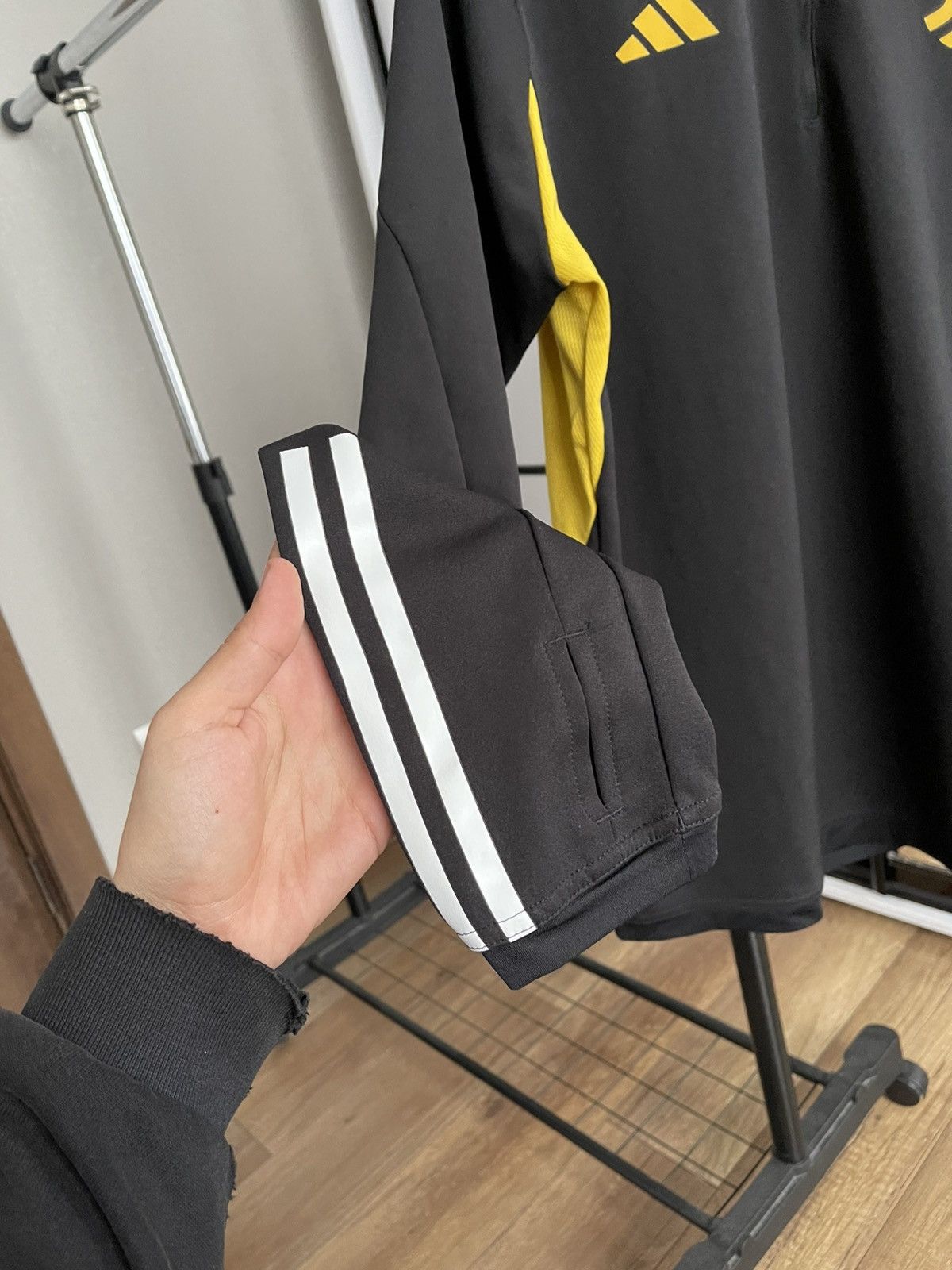 Adidas 2023/2024 Adidas Juventus Soccer Jersey Pullover Sweatshirt Size US L / EU 52-54 / 3 - 8 Thumbnail