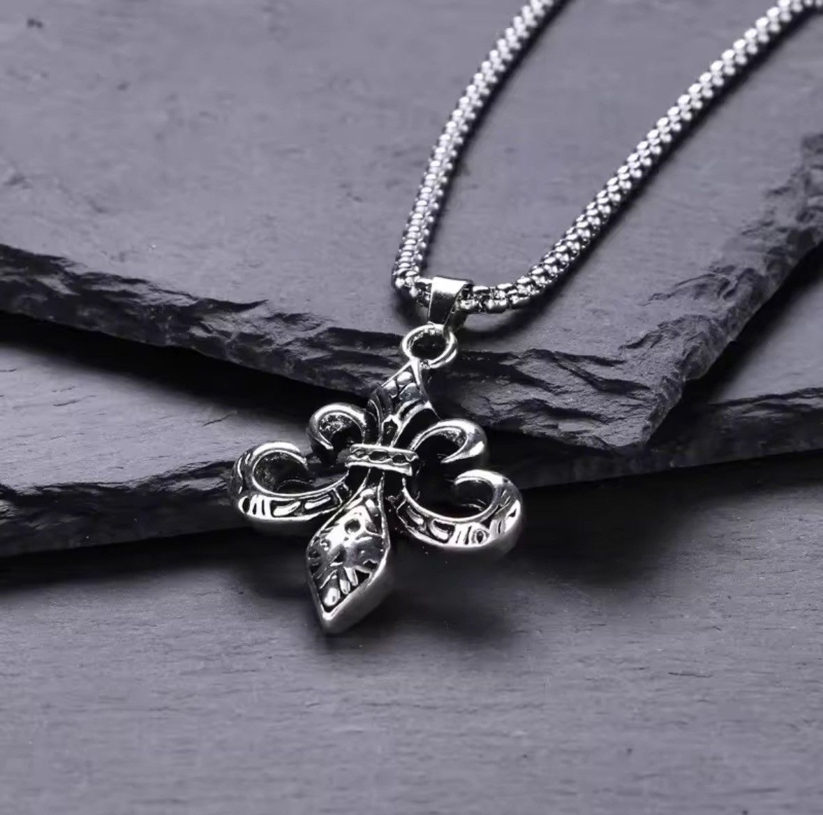 Other Vintage Cross Pendant Necklace Unisex Versatile Size ONE SIZE - 3 Thumbnail