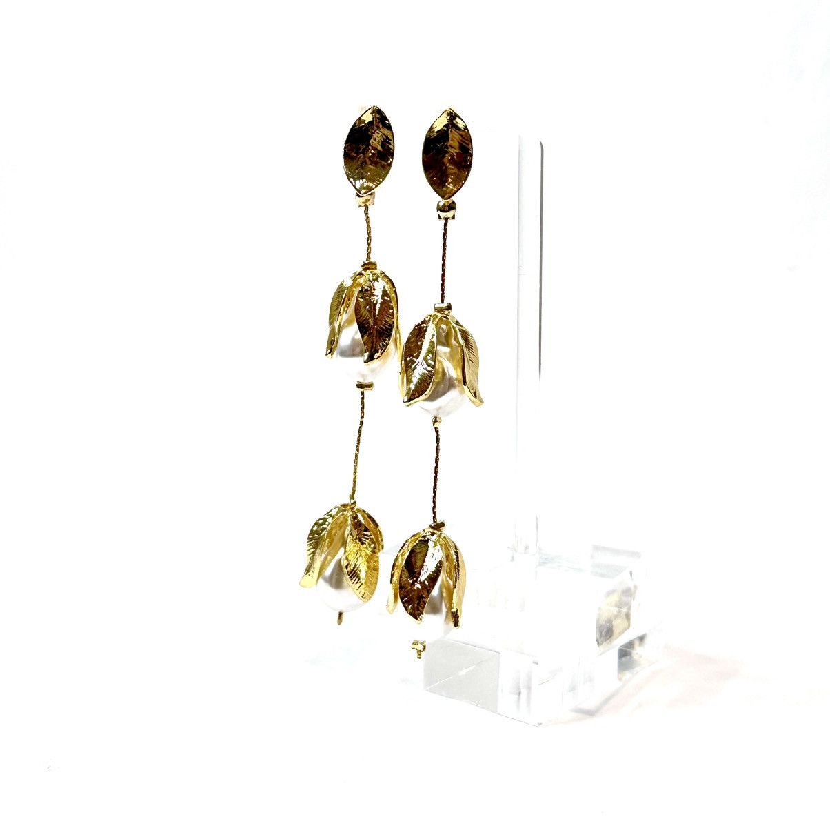 White House Black Market WHBM White & Gold Tulips Glam Earrings NWT Size ONE SIZE - 4 Thumbnail