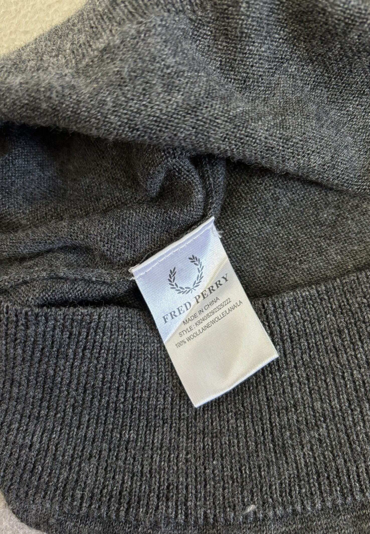 Fred Perry Fred Perry V-neck 100% Wool Sweater Medium Size US M / EU 48-50 / 2 - 11 Thumbnail