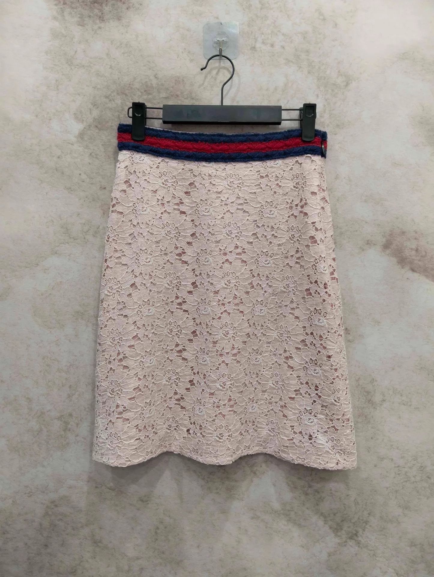 Gucci Gucci Pink Lace Skirt IT 38 Size 26" / US 2 / IT 38 - 1 Thumbnail