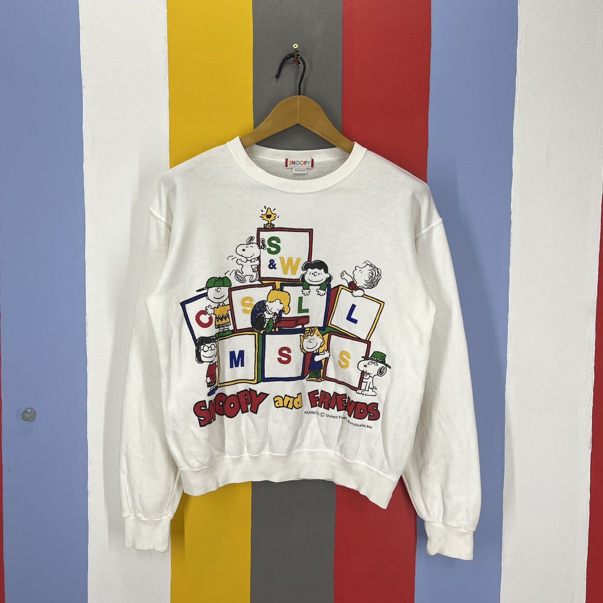 image of Cartoon Network x Peanuts Vintage Snoopy And Friends Crew Neck Sweatshirt 1410/aw in White (Size Sm