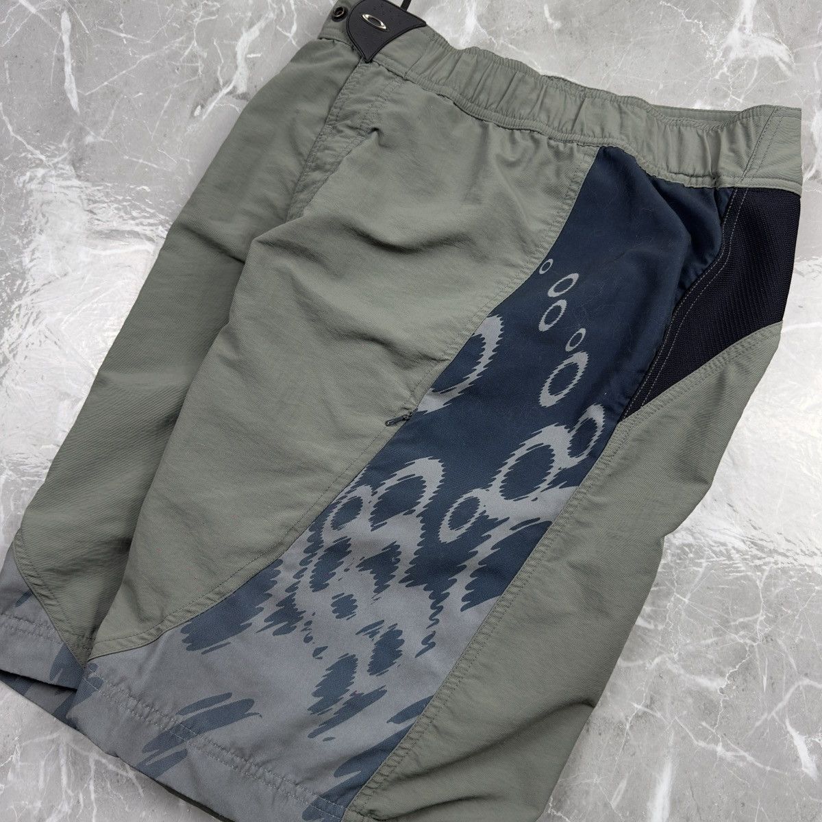Oakley Archive☠️ Vintage Oakley Monogram Red Tab Shorts Size US 32 / EU 48 - 5 Thumbnail