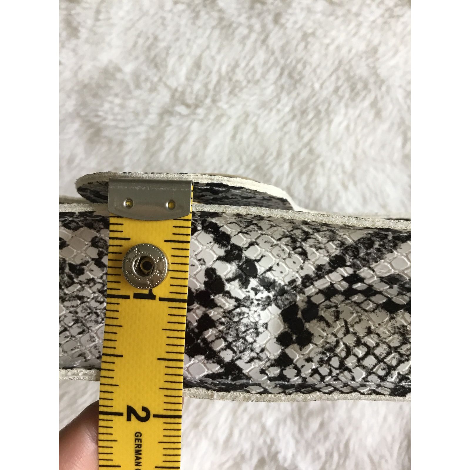 Other White Faux Snake Leather Metal Ring Gold Chain Crossbody Bag Size ONE SIZE - 13 Thumbnail