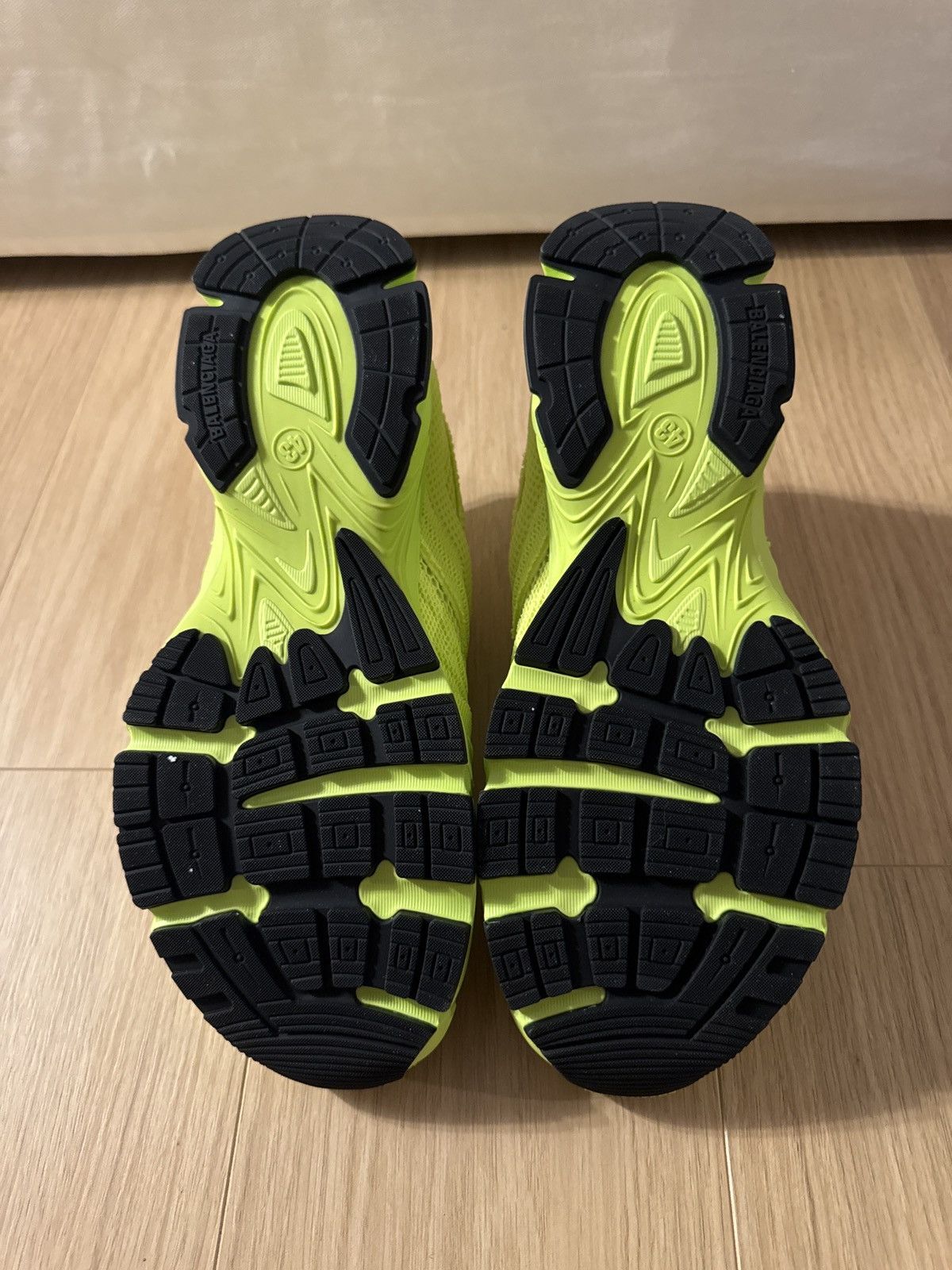 Balenciaga Balenciaga Phantom Sneaker - Lime Size US 10 / EU 43 - 5 Thumbnail
