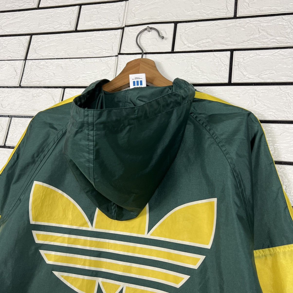 Adidas Vintage ADIDAS Trefoil Big Logo Nylon Jacket #4288-C195 Size US M / EU 48-50 / 2 - 3 Thumbnail