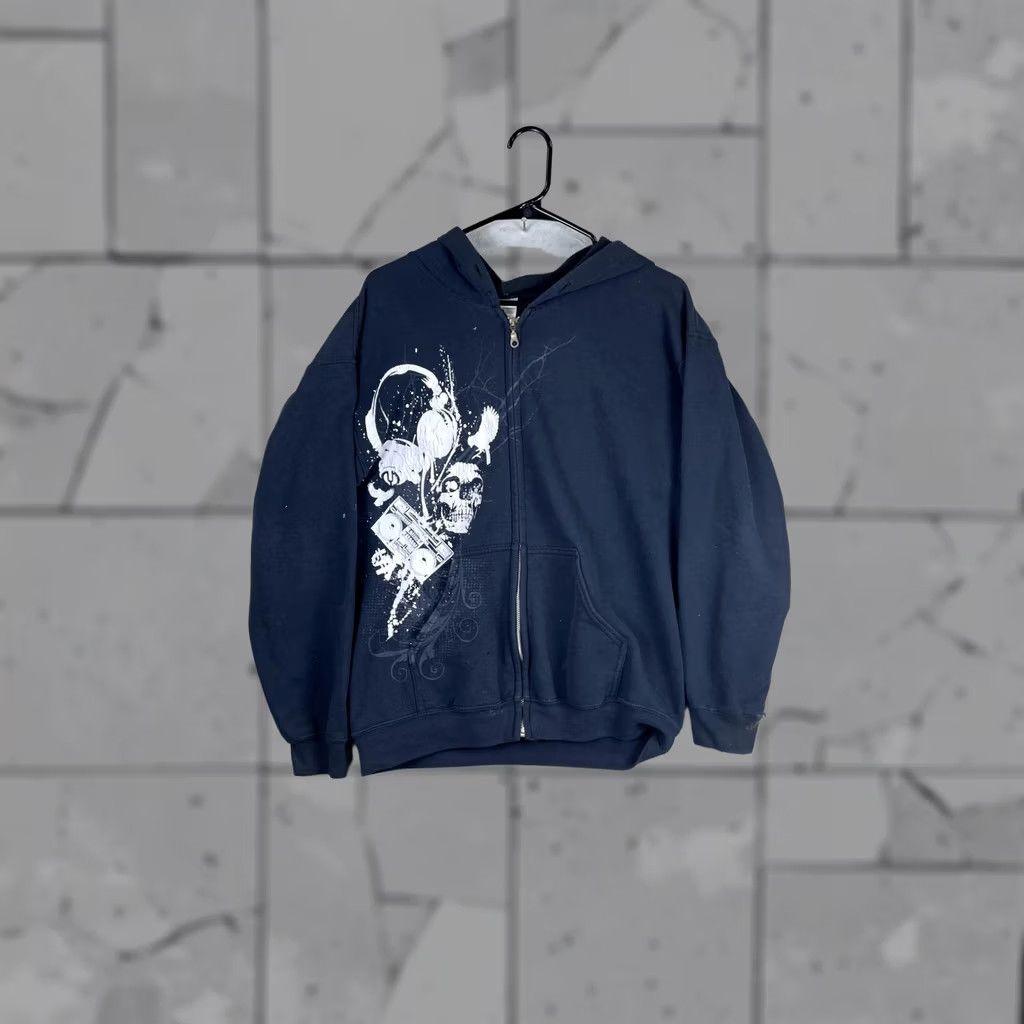 Gildan Gildan Hoodie Mens M Blue Full Zip Fleece Graphic Skull Boombox Crew Neck Pockets Heavyweight - Mens, Graphic Print, Winter, 90s Music Theme Size US M / EU 48-50 / 2 - 1 Thumbnail