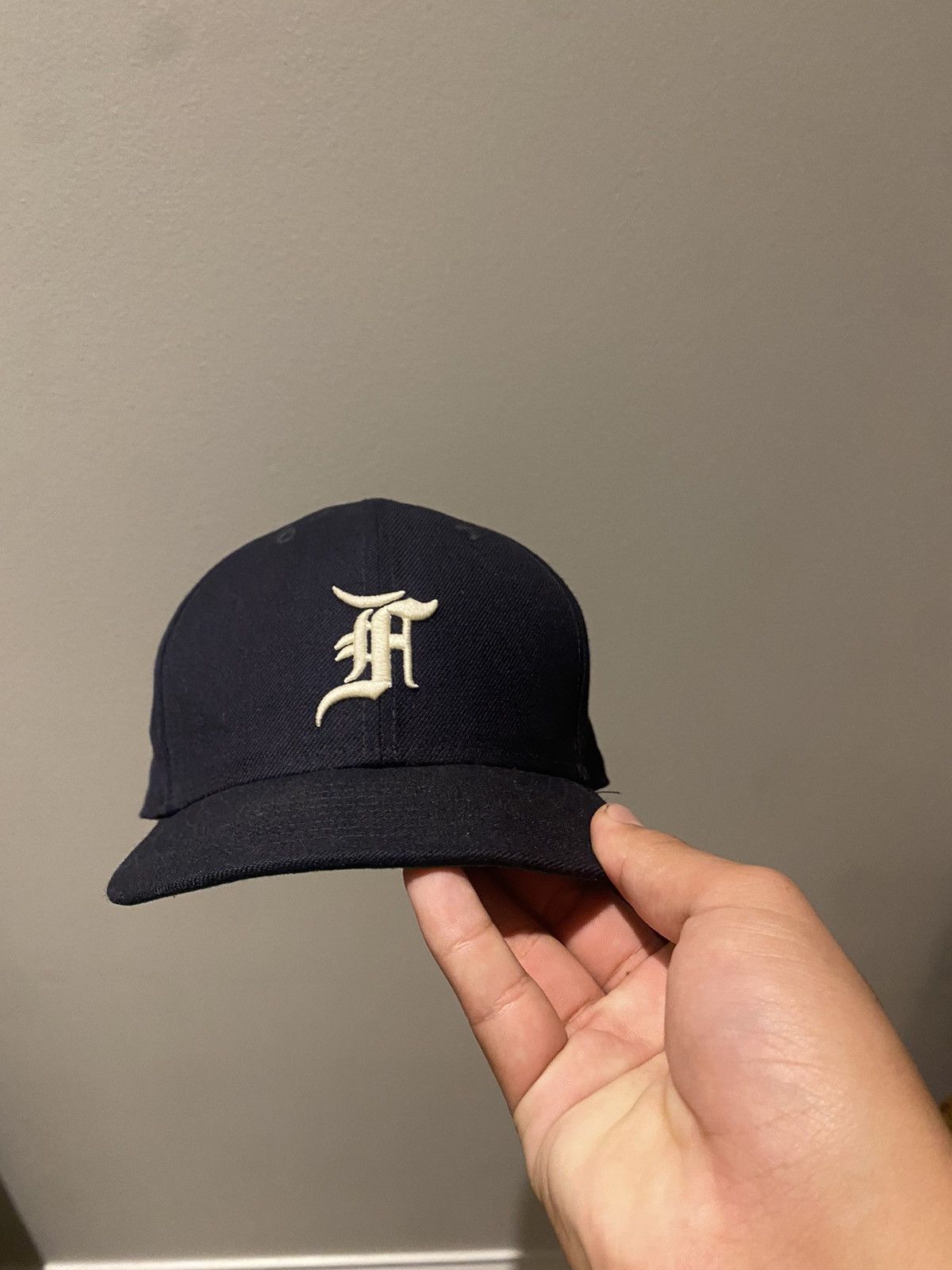 帽子 fear of god essentials NEW ERA 7 1/2 Fear Of God Essentials x New Era 59Fifty Brown Trucker Hat