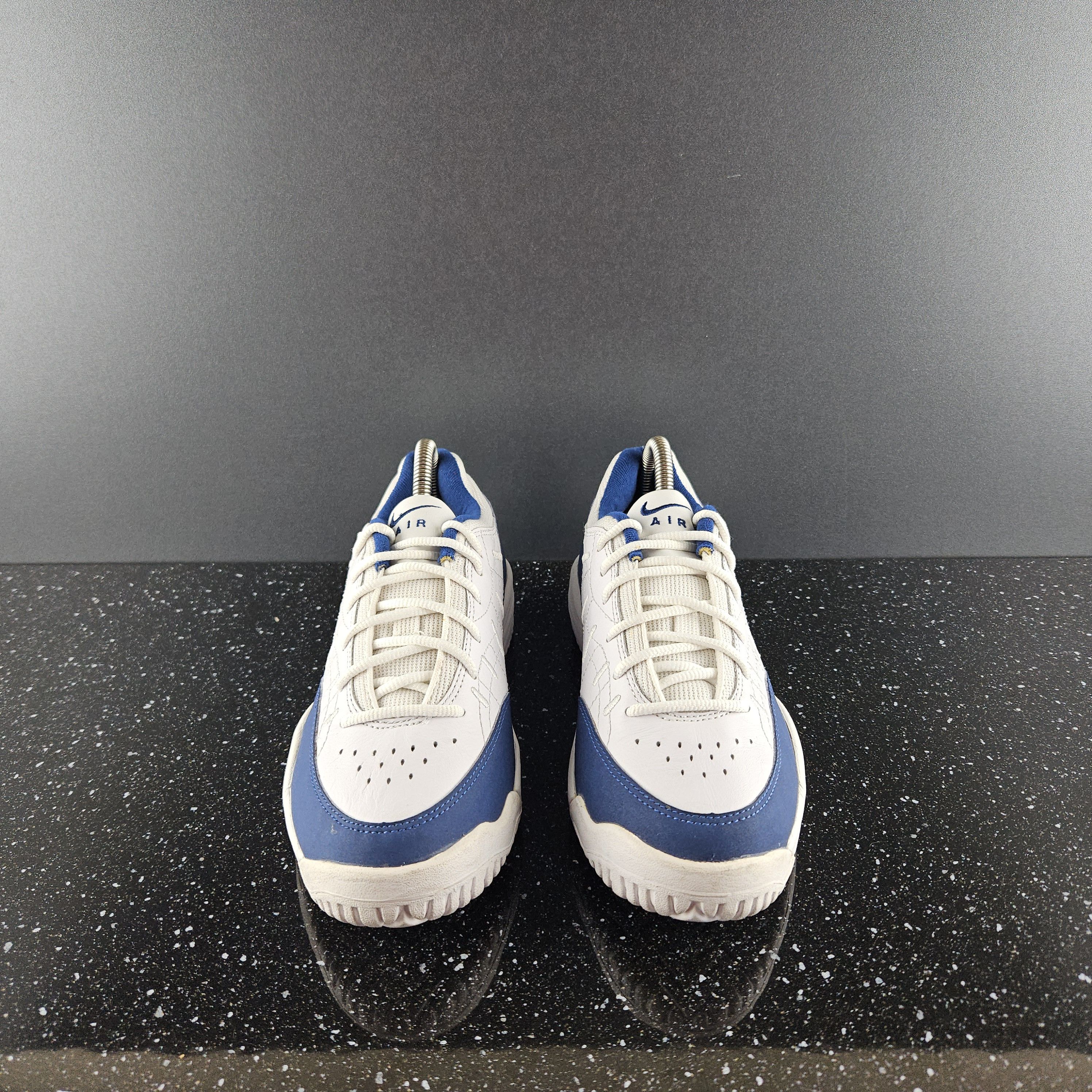 Nike Vintage Nike white trainers Sz 8.5 US Size US 8.5 / IT 38.5 - 3 Thumbnail