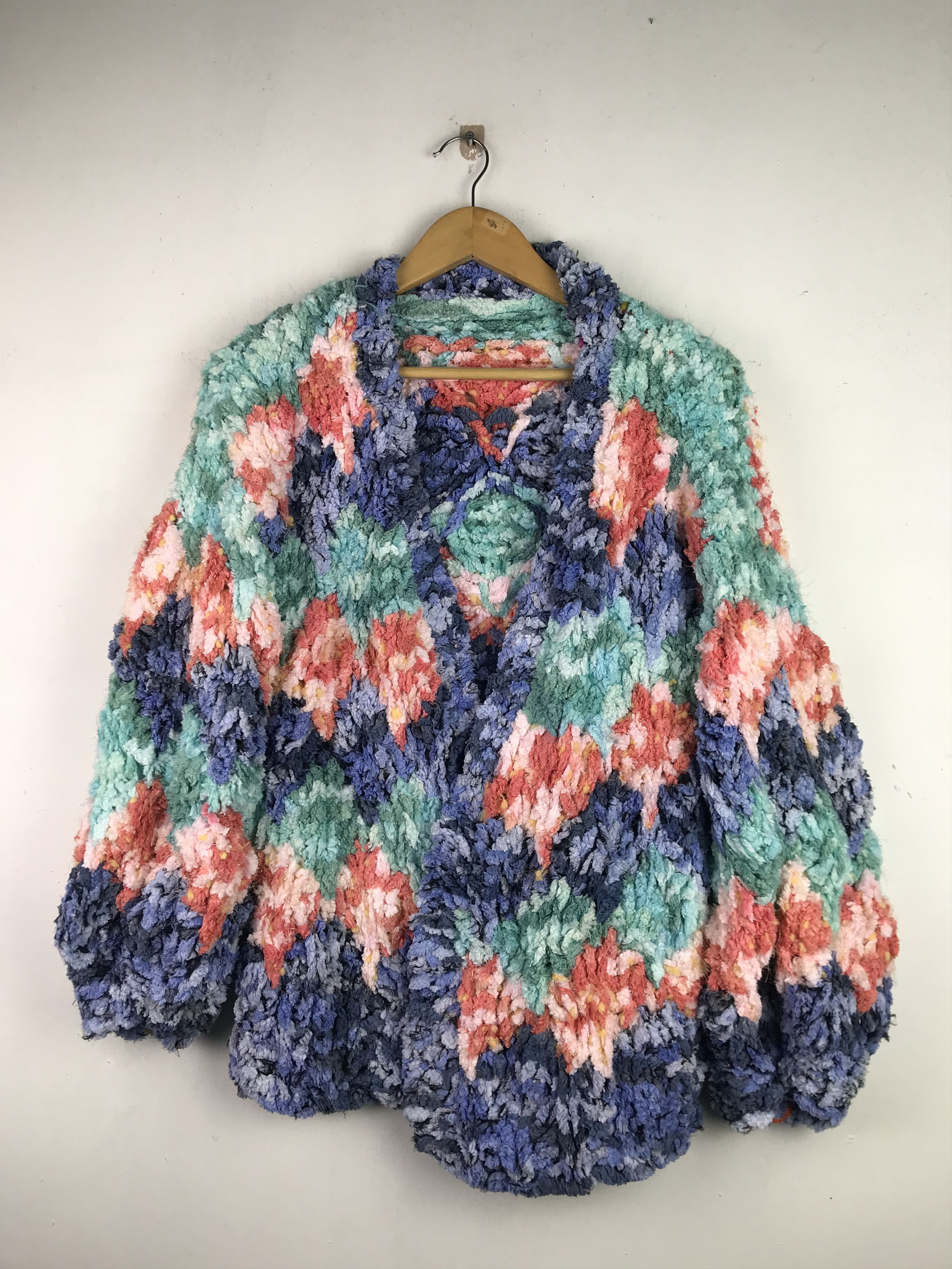 Aran Isles Knitwear Vintage colourful Knit Cardigan Rare design Size US L / EU 52-54 / 3 - 1 Thumbnail