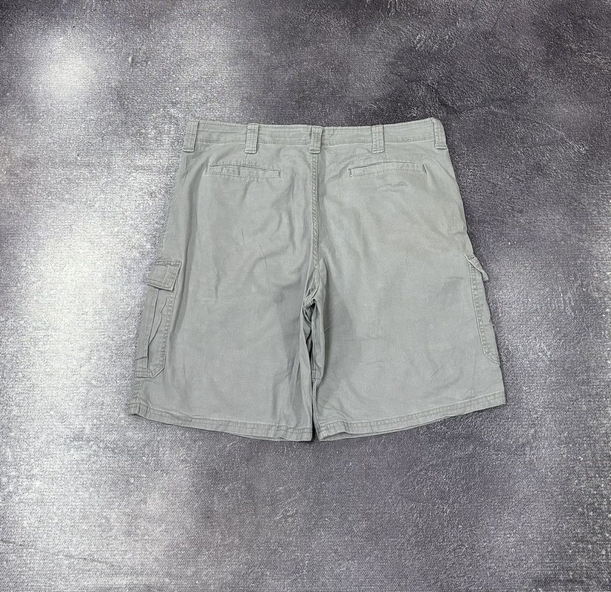 Vintage Vintage Wrangler USA Relaxed Fit Gray Hype Cargo Shorts Size US 36 / EU 52 - 2 Thumbnail