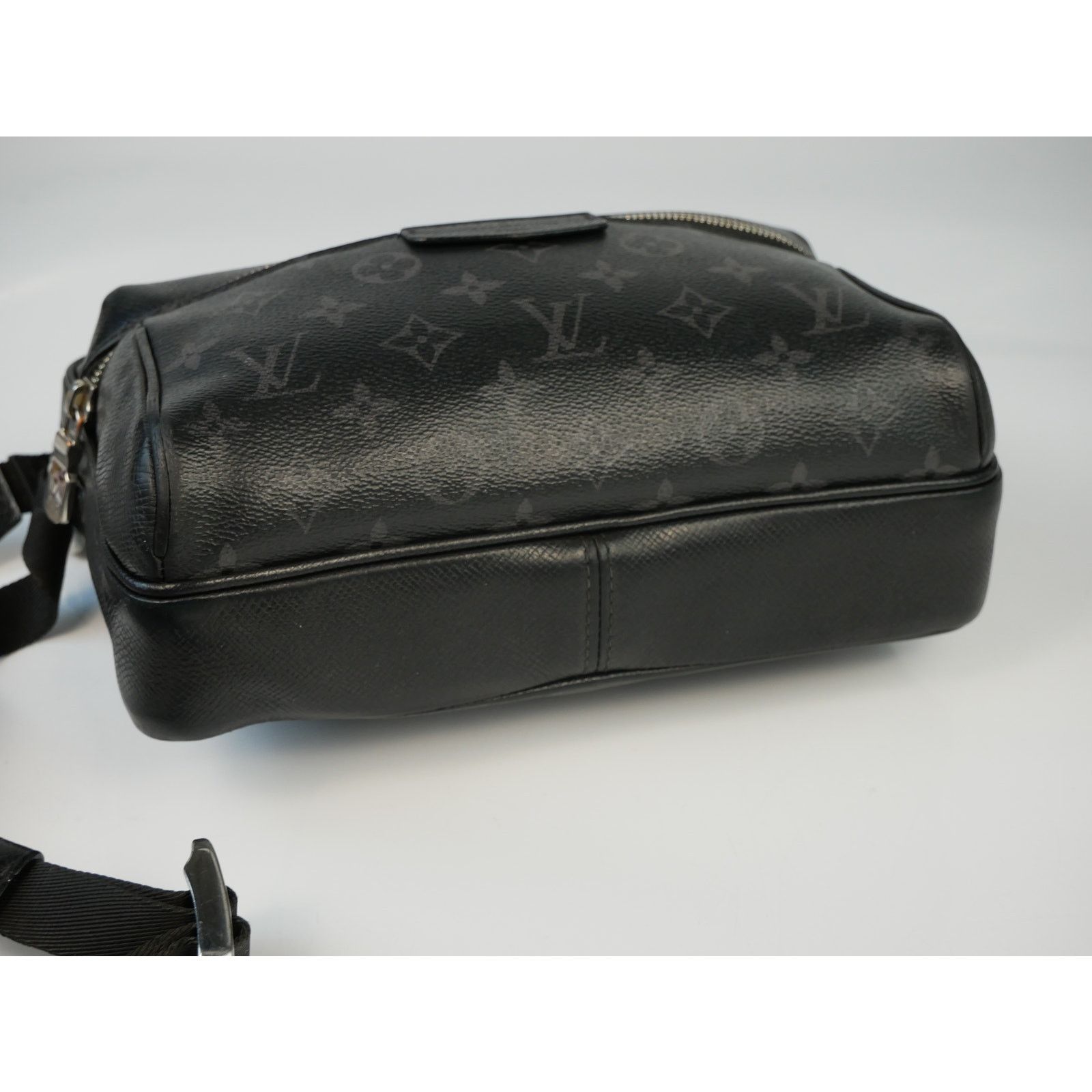 Louis Vuitton Outdoor Monogram Eclipse Messenger Bag Size ONE SIZE - 10 Thumbnail