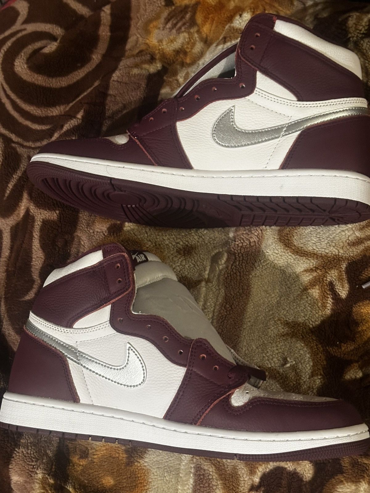Nike Air Jordan 1 retro high OG ‘Bordeaux’ Size US 11.5 / EU 44-45 - 5 Thumbnail